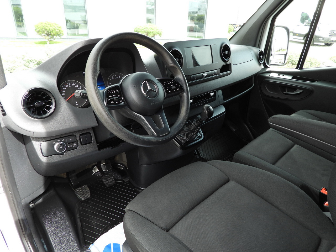 MERCEDES SPRINTER 516 TIPPER CRUISE CONTROL TWIN WHEELS AIR CONDITIONING 160HP - Van jungkit: gambar 2 MERCEDES SPRINTER 516 TIPPER CRUISE CONTROL TWIN WHEELS AIR CONDITIONING 160HP - Van jungkit: gambar 2