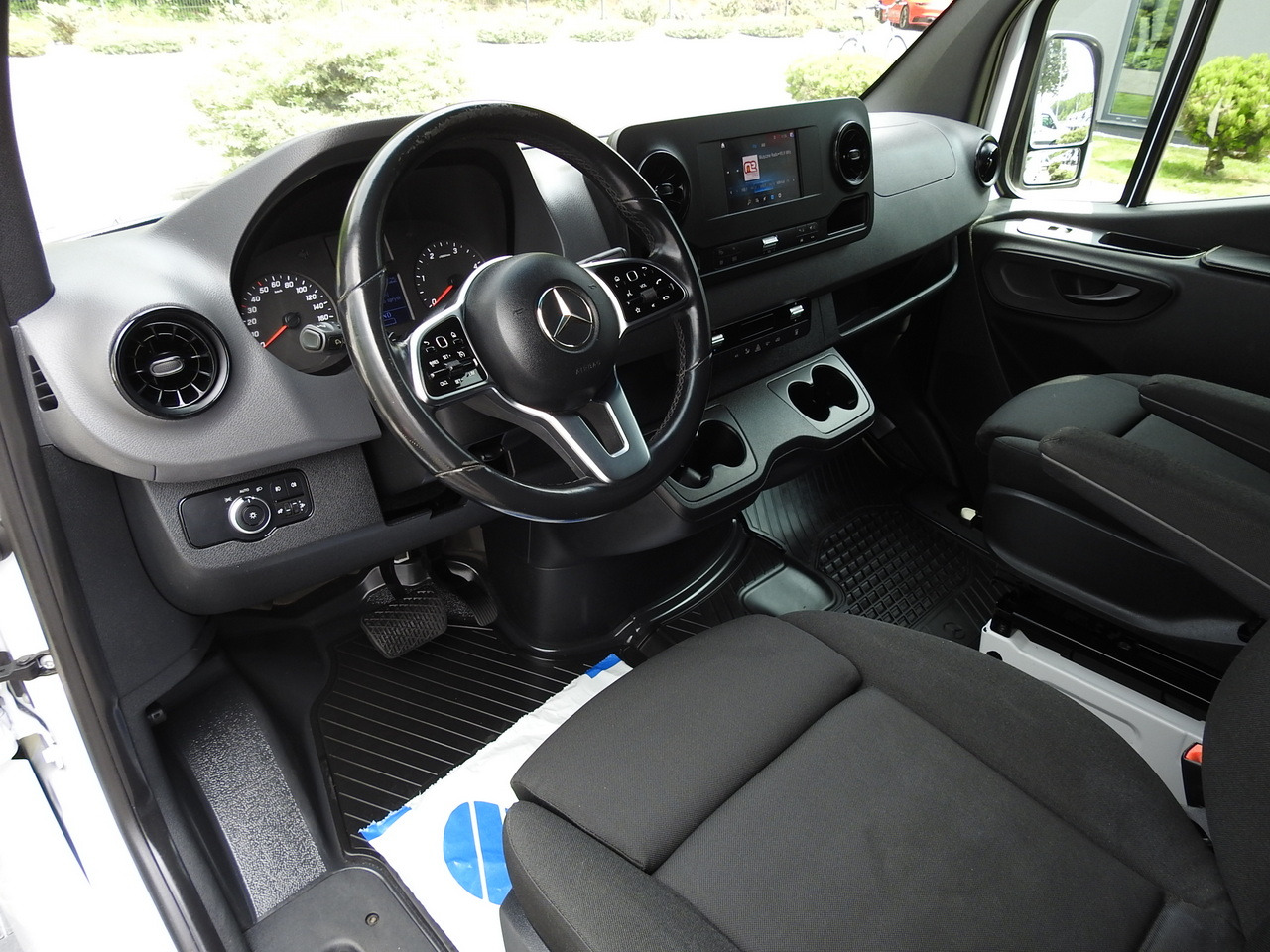 MERCEDES SPRINTER BOX DELIVERY VAN 5 SEATS CRUISE CONTROL NAVIGATION AIR CONDITIONING AUTOMATIC TRANSMISSION 160HP - Van panel: gambar 2 MERCEDES SPRINTER BOX DELIVERY VAN 5 SEATS CRUISE CONTROL NAVIGATION AIR CONDITIONING AUTOMATIC TRANSMISSION 160HP - Van panel: gambar 2