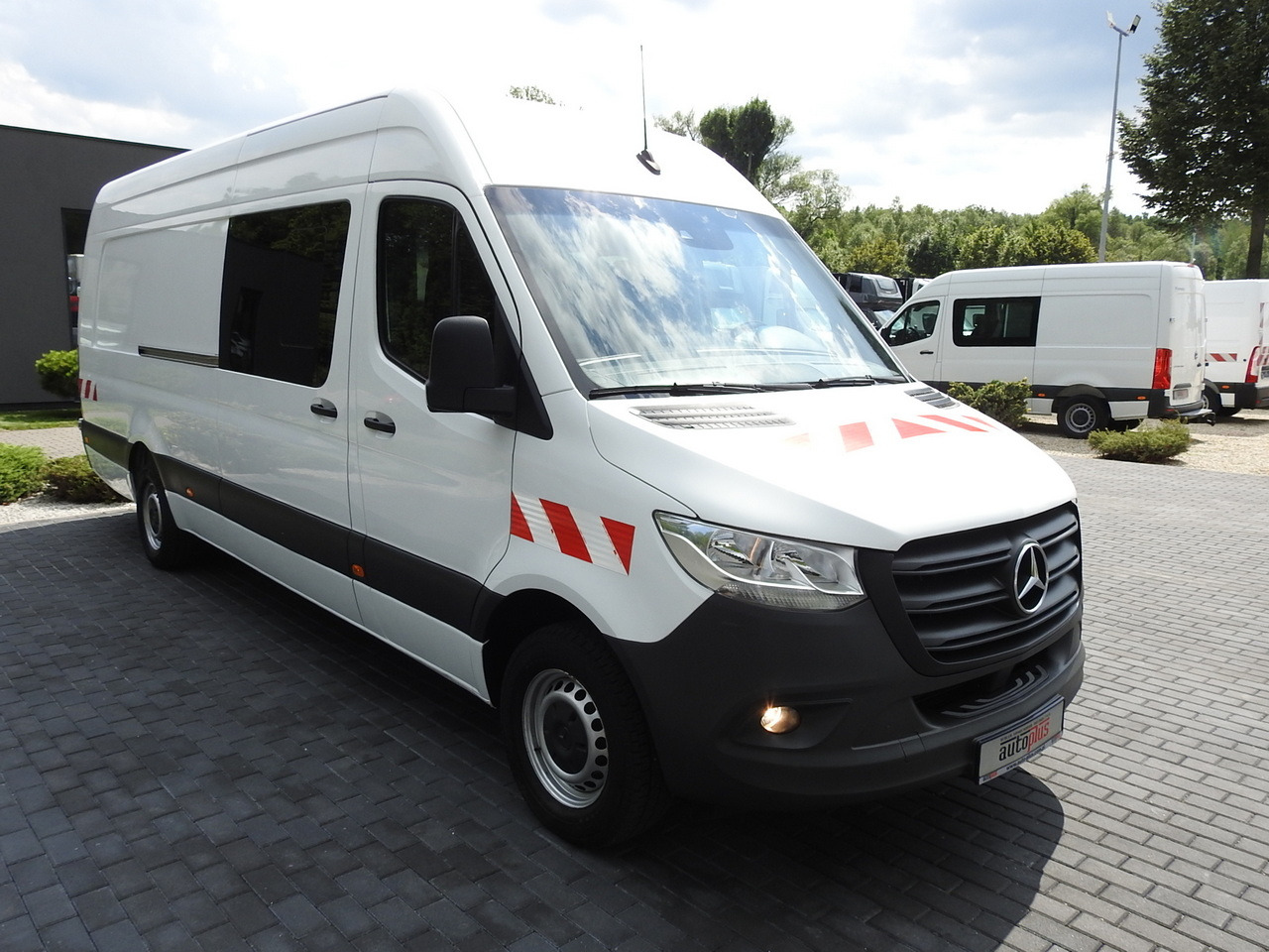 MERCEDES SPRINTER BOX DELIVERY VAN 5 SEATS CRUISE CONTROL NAVIGATION AIR CONDITIONING AUTOMATIC TRANSMISSION 160HP - Van panel: gambar 4 MERCEDES SPRINTER BOX DELIVERY VAN 5 SEATS CRUISE CONTROL NAVIGATION AIR CONDITIONING AUTOMATIC TRANSMISSION 160HP - Van panel: gambar 4