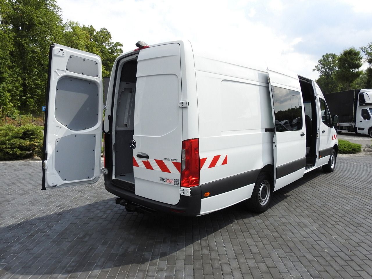 MERCEDES SPRINTER BOX DELIVERY VAN 5 SEATS CRUISE CONTROL NAVIGATION AIR CONDITIONING AUTOMATIC TRANSMISSION 160HP - Van panel: gambar 3 MERCEDES SPRINTER BOX DELIVERY VAN 5 SEATS CRUISE CONTROL NAVIGATION AIR CONDITIONING AUTOMATIC TRANSMISSION 160HP - Van panel: gambar 3