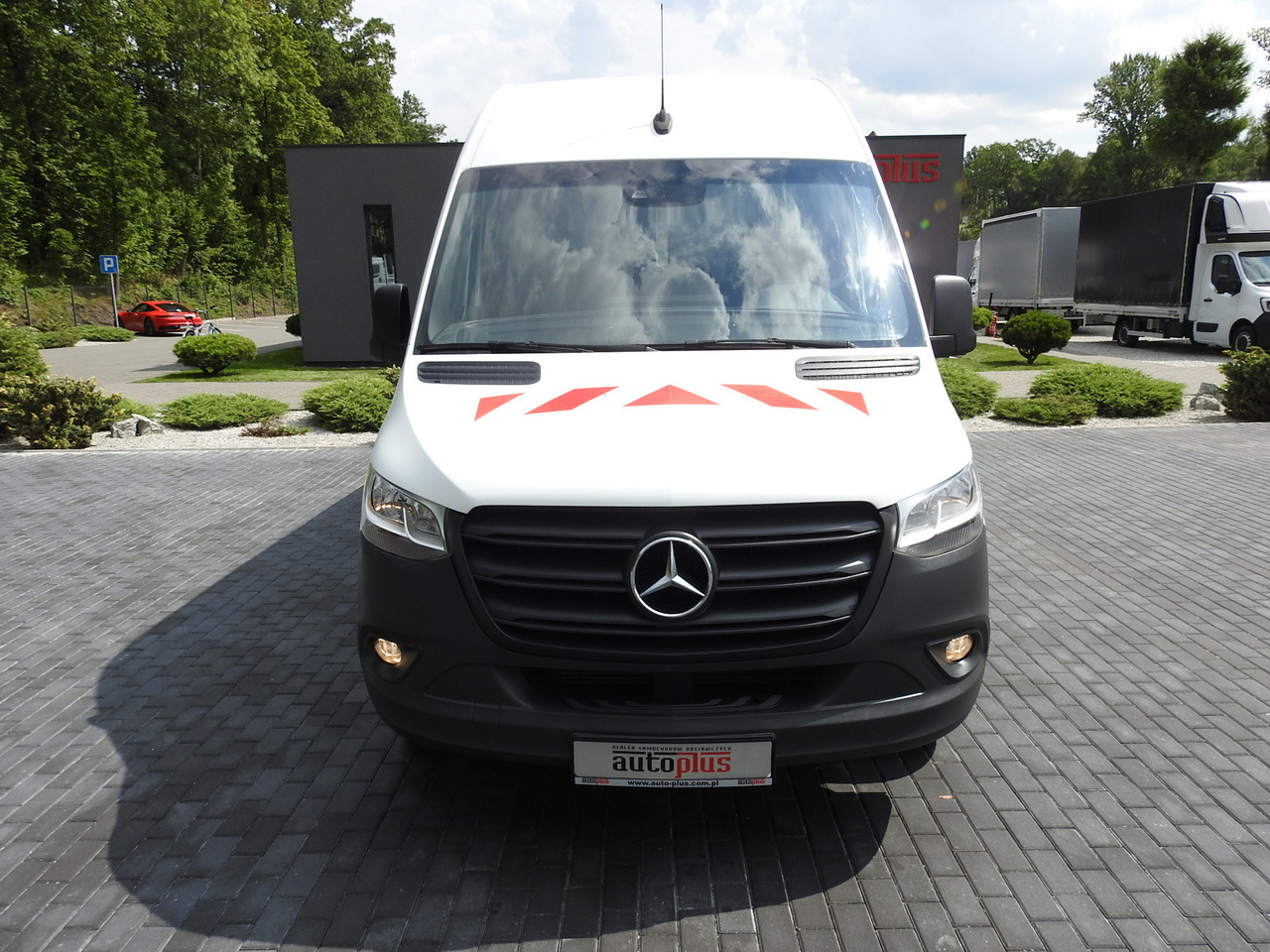 MERCEDES SPRINTER BOX DELIVERY VAN 5 SEATS CRUISE CONTROL NAVIGATION AIR CONDITIONING AUTOMATIC TRANSMISSION 160HP - Van panel: gambar 5 MERCEDES SPRINTER BOX DELIVERY VAN 5 SEATS CRUISE CONTROL NAVIGATION AIR CONDITIONING AUTOMATIC TRANSMISSION 160HP - Van panel: gambar 5