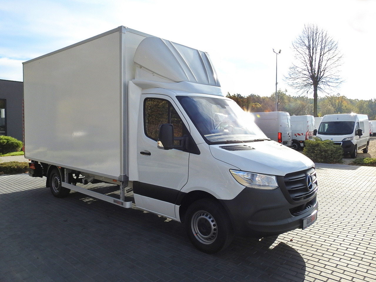 MERCEDES SPRINTER BOX LIFT 8 PALLETS AIR CONDITIONING 150HP - Van box: gambar 4 MERCEDES SPRINTER BOX LIFT 8 PALLETS AIR CONDITIONING 150HP - Van box: gambar 4