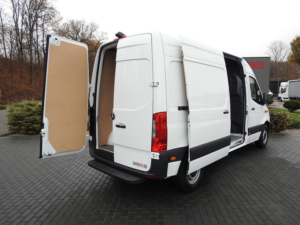 MERCEDES eSprinter NEW ELECTRIC VAN AUTOMATIC TRANSMISSION 95HP - Van panel, Van listrik: gambar 3 MERCEDES eSprinter NEW ELECTRIC VAN AUTOMATIC TRANSMISSION 95HP - Van panel, Van listrik: gambar 3