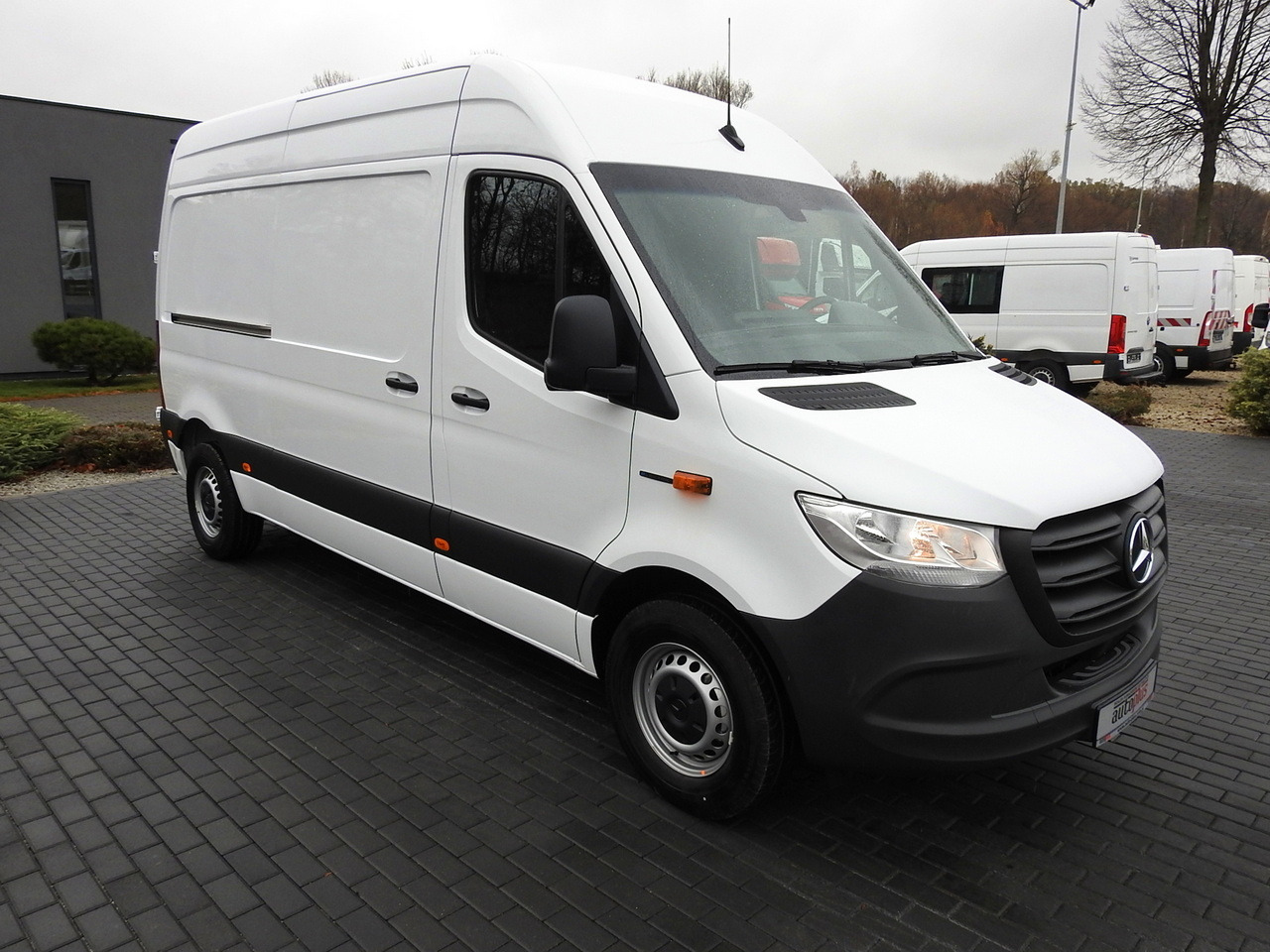 MERCEDES eSprinter NEW ELECTRIC VAN AUTOMATIC TRANSMISSION  GUARANTEE  95HP - Van panel, Van listrik: gambar 4 MERCEDES eSprinter NEW ELECTRIC VAN AUTOMATIC TRANSMISSION  GUARANTEE  95HP - Van panel, Van listrik: gambar 4