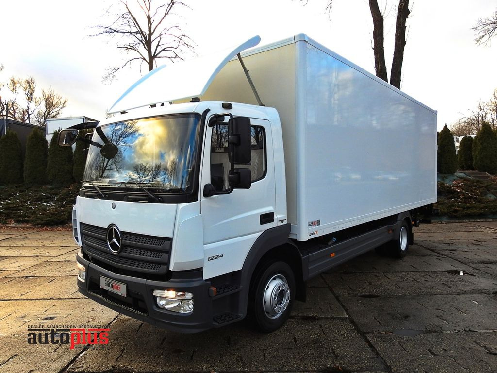 Mercedes-Benz ATEGO 12.24 KOFFER 18 PALETTEN AUFZUG - Truk box: gambar 1 Mercedes-Benz ATEGO 12.24 KOFFER 18 PALETTEN AUFZUG - Truk box: gambar 1
