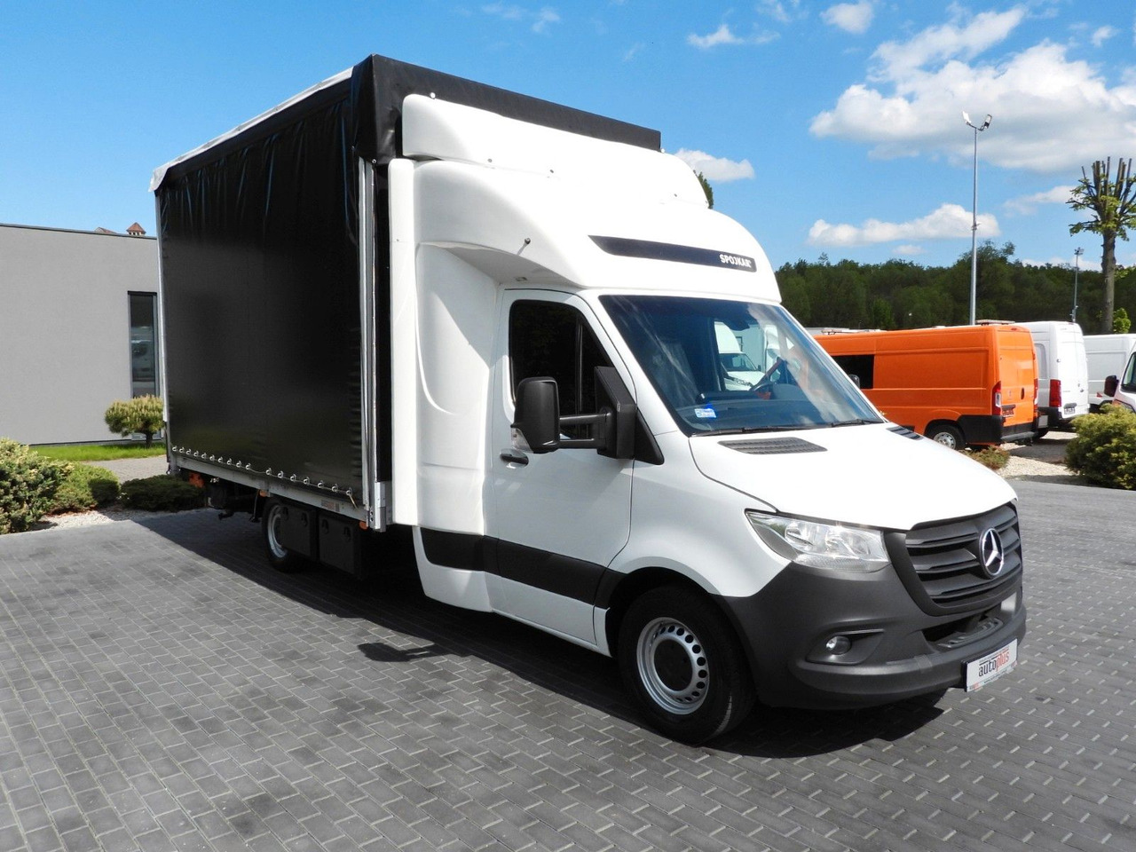 Mercedes-Benz SPRINTER 316 PRITSCHE PLANE AUFZUG 10 PALETTEN - Van dengan terpal samping, Van kombi: gambar 4 Mercedes-Benz SPRINTER 316 PRITSCHE PLANE AUFZUG 10 PALETTEN - Van dengan terpal samping, Van kombi: gambar 4