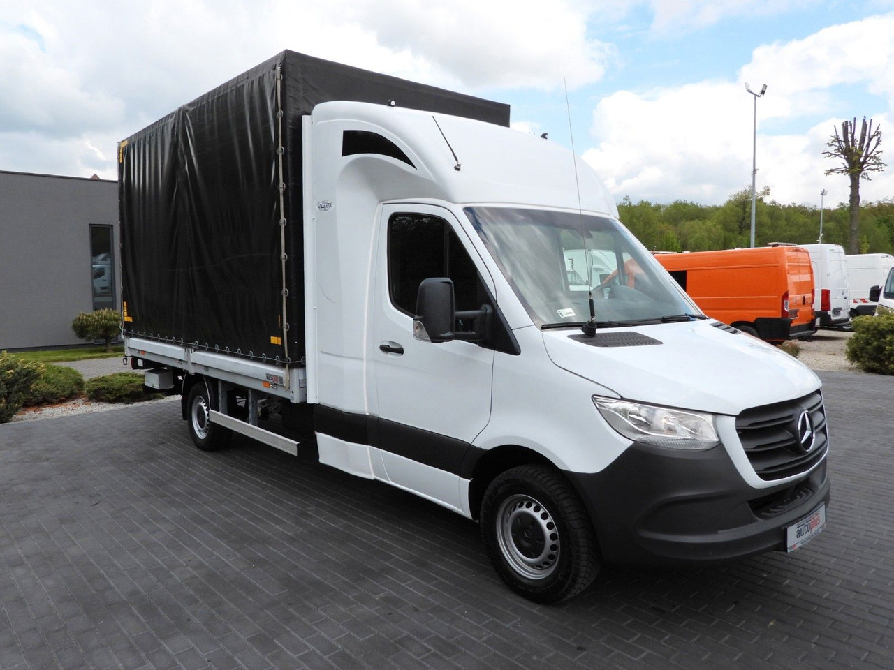 Mercedes-Benz SPRINTER 316 PRITSCHE PLANE AUFZUG 8 PALETTEN - Van dengan terpal samping, Van kombi: gambar 4 Mercedes-Benz SPRINTER 316 PRITSCHE PLANE AUFZUG 8 PALETTEN - Van dengan terpal samping, Van kombi: gambar 4