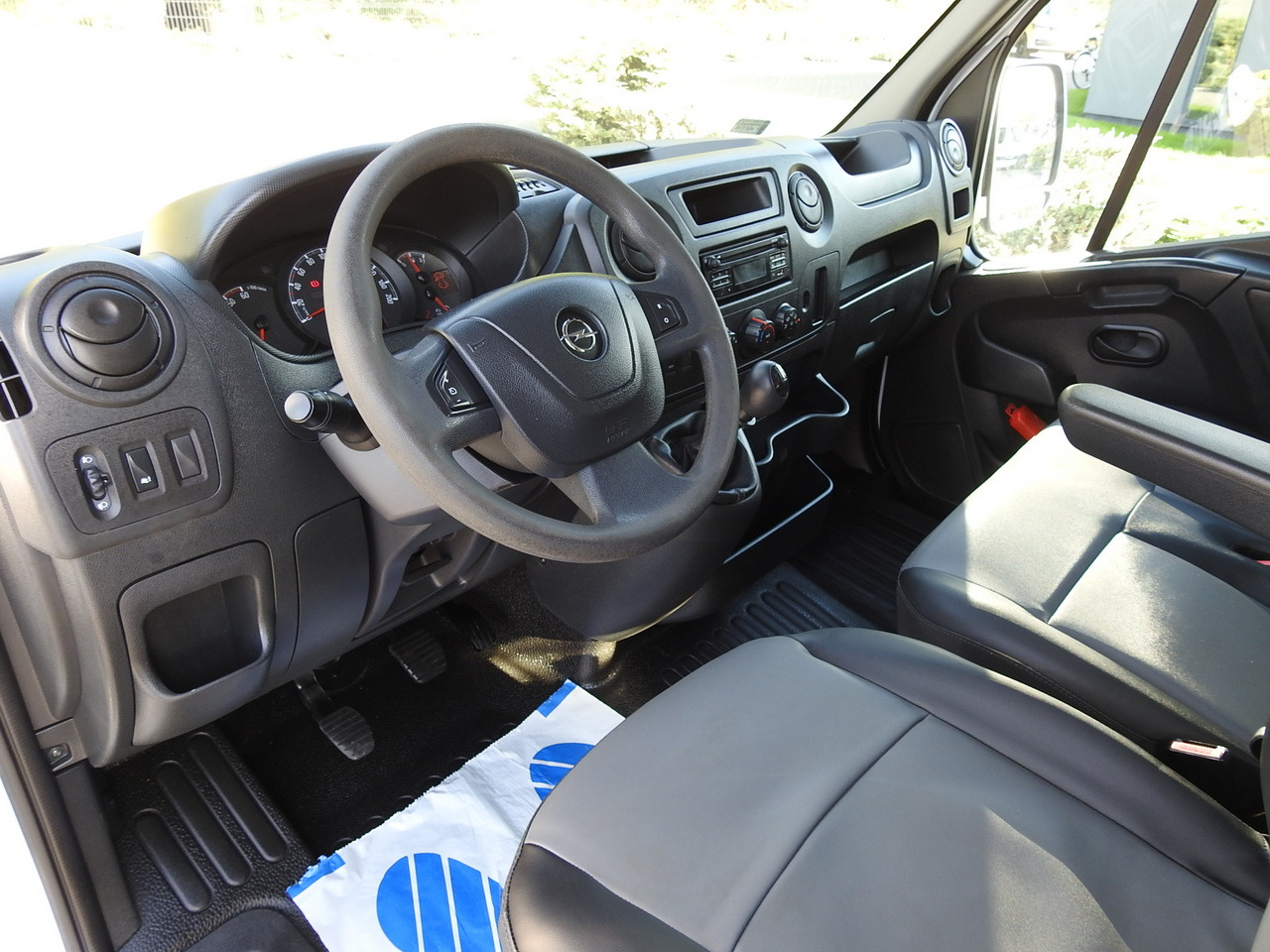 OPEL MOVANO STAKE BODY DOUBLE CABIN DOKA 7 SEATS CRUISE CONTROL AIR CONDITIONING 130HP - Van flatbed: gambar 2 OPEL MOVANO STAKE BODY DOUBLE CABIN DOKA 7 SEATS CRUISE CONTROL AIR CONDITIONING 130HP - Van flatbed: gambar 2
