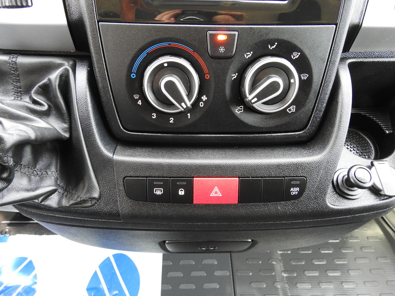 Van panel OPEL MOVANO VAN CRUISE CONTROL AIR CONDITIONING 140HP: gambar 28 Van panel OPEL MOVANO VAN CRUISE CONTROL AIR CONDITIONING 140HP: gambar 28