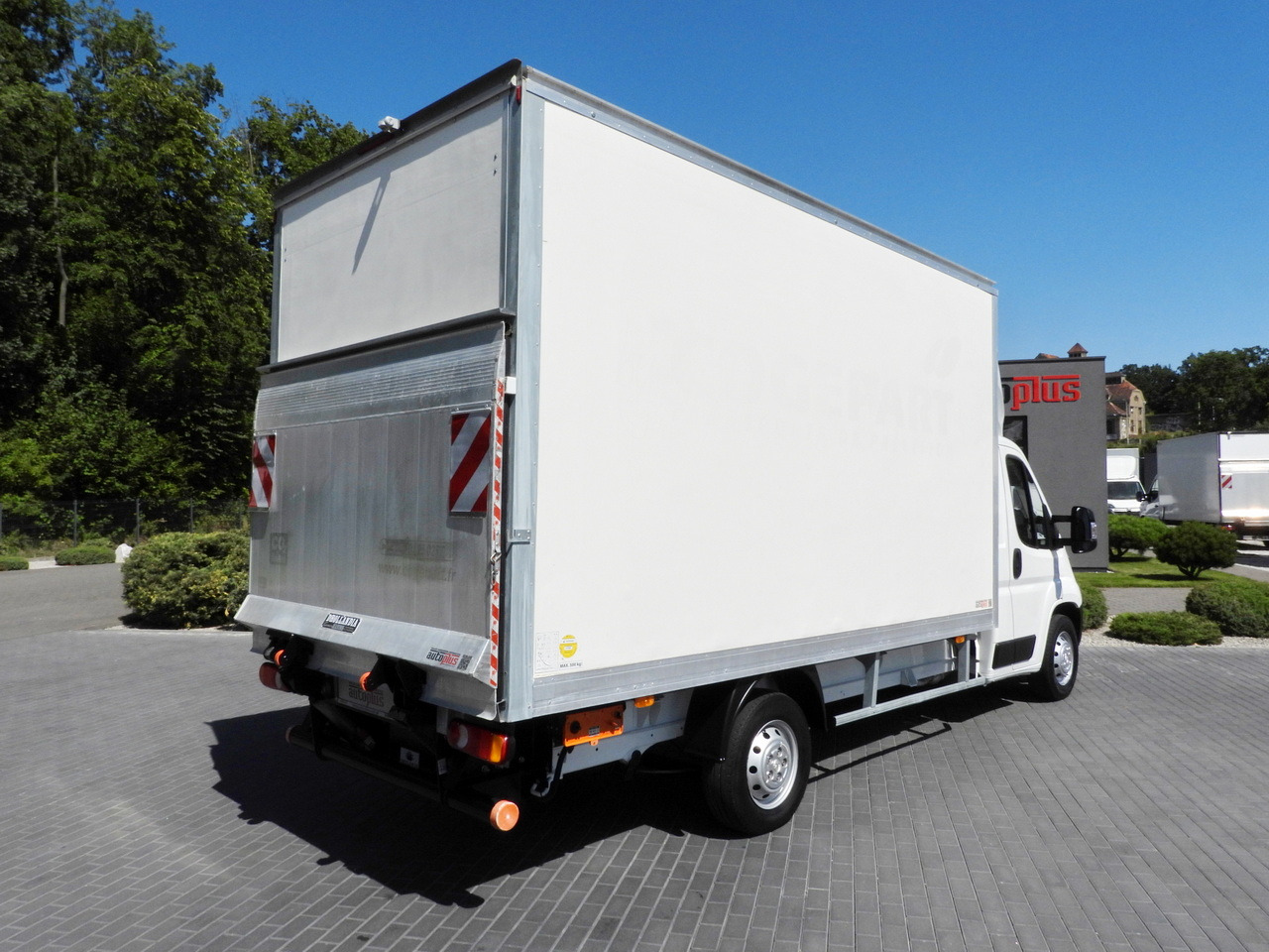 PEUGEOT BOXER BOX LIFT 8 PALLETS CRUISE CONTROL AIR CONDITIONING 130HP - Van box: gambar 3 PEUGEOT BOXER BOX LIFT 8 PALLETS CRUISE CONTROL AIR CONDITIONING 130HP - Van box: gambar 3