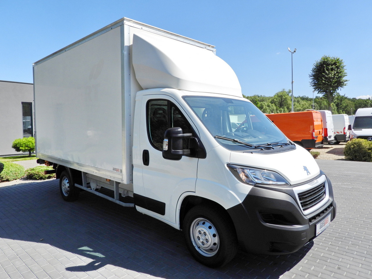 PEUGEOT BOXER BOX LIFT 8 PALLETS CRUISE CONTROL AIR CONDITIONING 130HP - Van box: gambar 4 PEUGEOT BOXER BOX LIFT 8 PALLETS CRUISE CONTROL AIR CONDITIONING 130HP - Van box: gambar 4