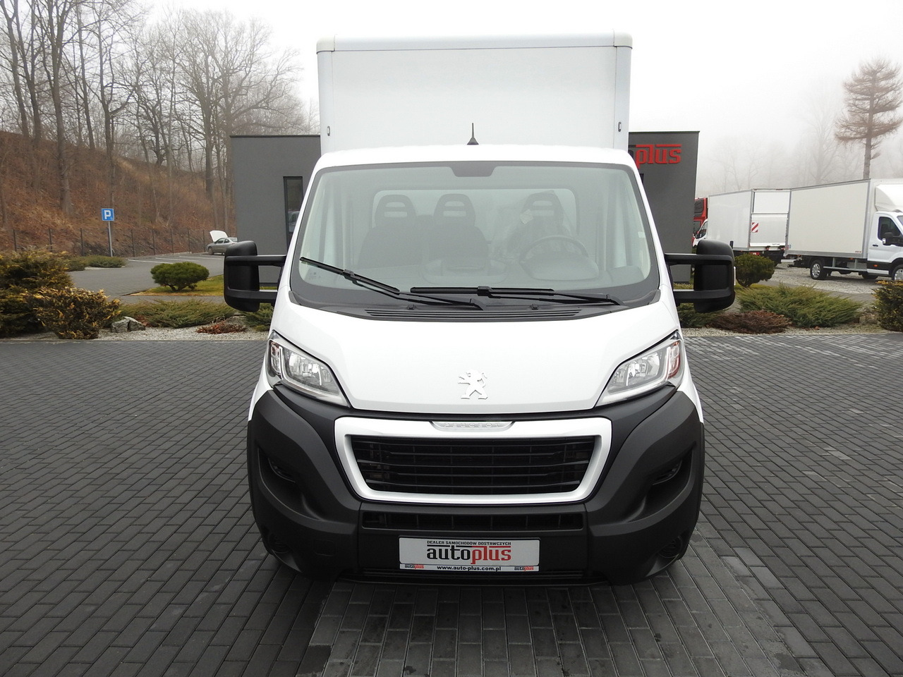 PEUGEOT BOXER BOX LIFT 8 PALLETS CRUISE CONTROL AIR CONDITIONING 140HP - Van box: gambar 5 PEUGEOT BOXER BOX LIFT 8 PALLETS CRUISE CONTROL AIR CONDITIONING 140HP - Van box: gambar 5