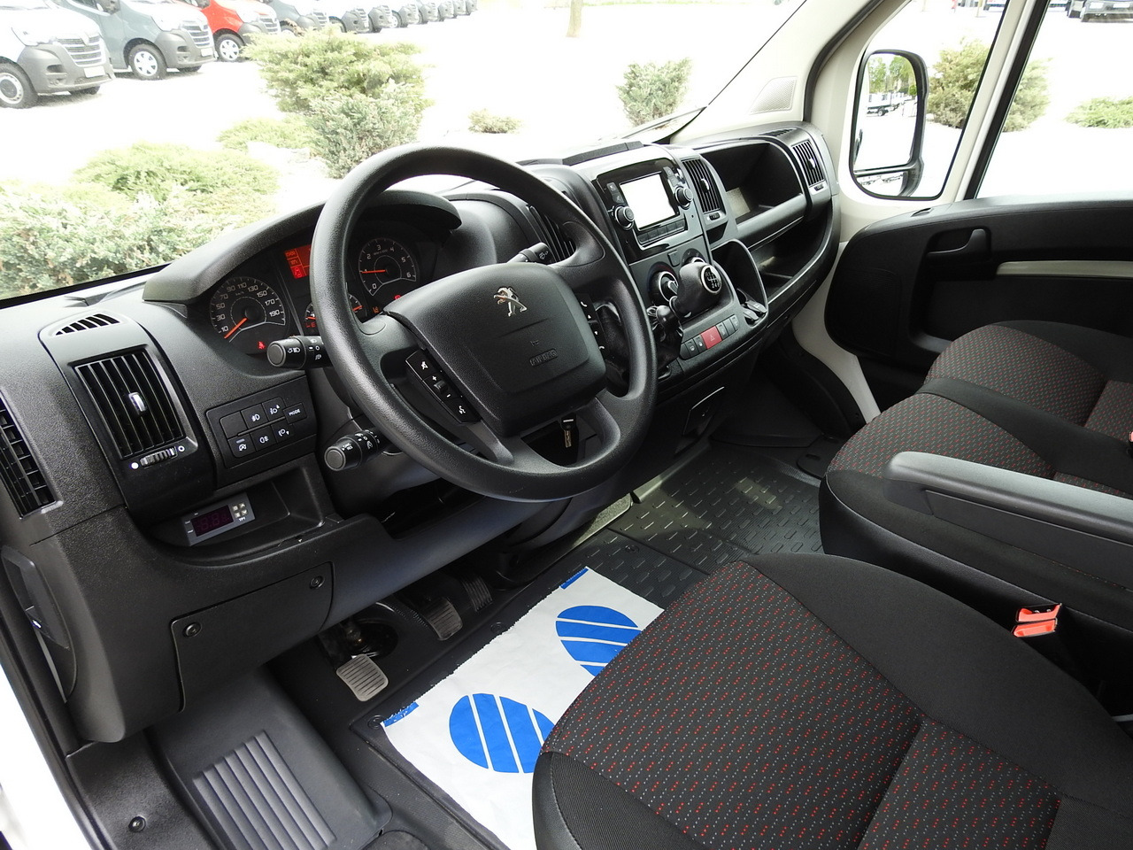 PEUGEOT BOXER REFRIGERATOR VAN 0*C CRUISE CONTROL NAVIGATION AIR CONDITIONING 135HP - Van berpendingin: gambar 2 PEUGEOT BOXER REFRIGERATOR VAN 0*C CRUISE CONTROL NAVIGATION AIR CONDITIONING 135HP - Van berpendingin: gambar 2