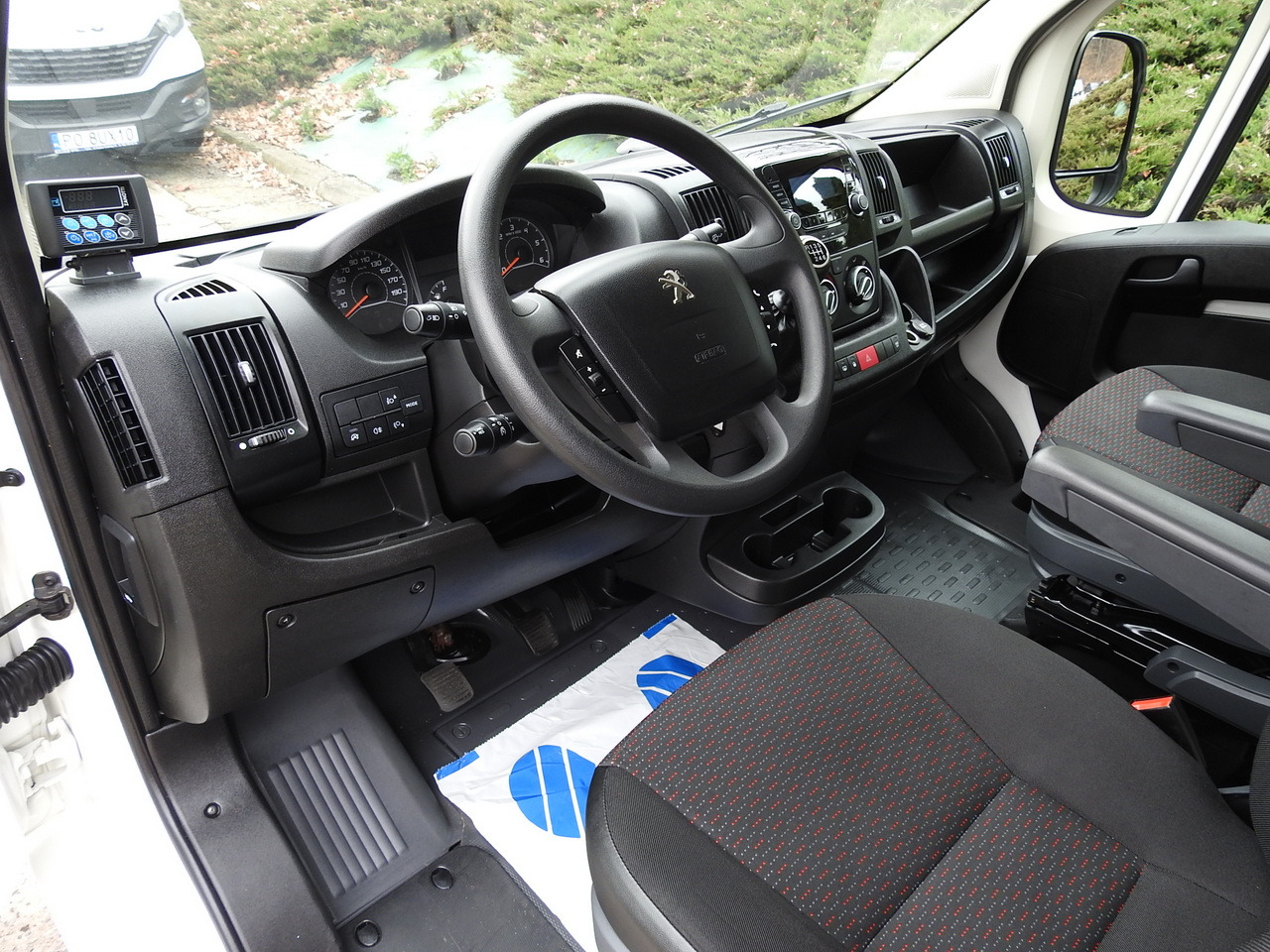 PEUGEOT BOXER REFRIGERATOR VAN -5*C TWO COMPARTMENTS CRUISE CONTROL AIR CONDITIONING 120HP - Van berpendingin: gambar 2 PEUGEOT BOXER REFRIGERATOR VAN -5*C TWO COMPARTMENTS CRUISE CONTROL AIR CONDITIONING 120HP - Van berpendingin: gambar 2