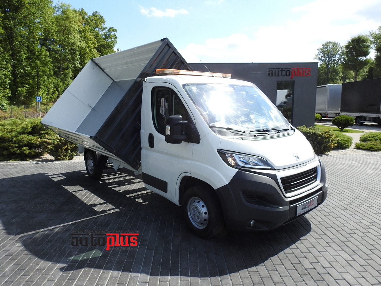 PEUGEOT BOXER THREE-WAY TIPPER AIR CONDITIONING 130HP - Truk jungkit: gambar 1 PEUGEOT BOXER THREE-WAY TIPPER AIR CONDITIONING 130HP - Truk jungkit: gambar 1