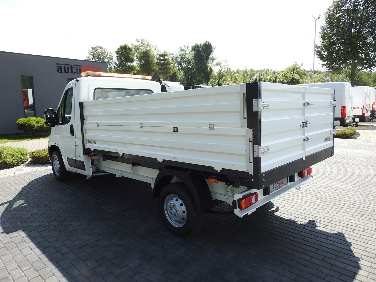 Leasing PEUGEOT BOXER THREE-WAY TIPPER AIR CONDITIONING 130HP PEUGEOT BOXER THREE-WAY TIPPER AIR CONDITIONING 130HP: gambar 11 Leasing PEUGEOT BOXER THREE-WAY TIPPER AIR CONDITIONING 130HP PEUGEOT BOXER THREE-WAY TIPPER AIR CONDITIONING 130HP: gambar 11
