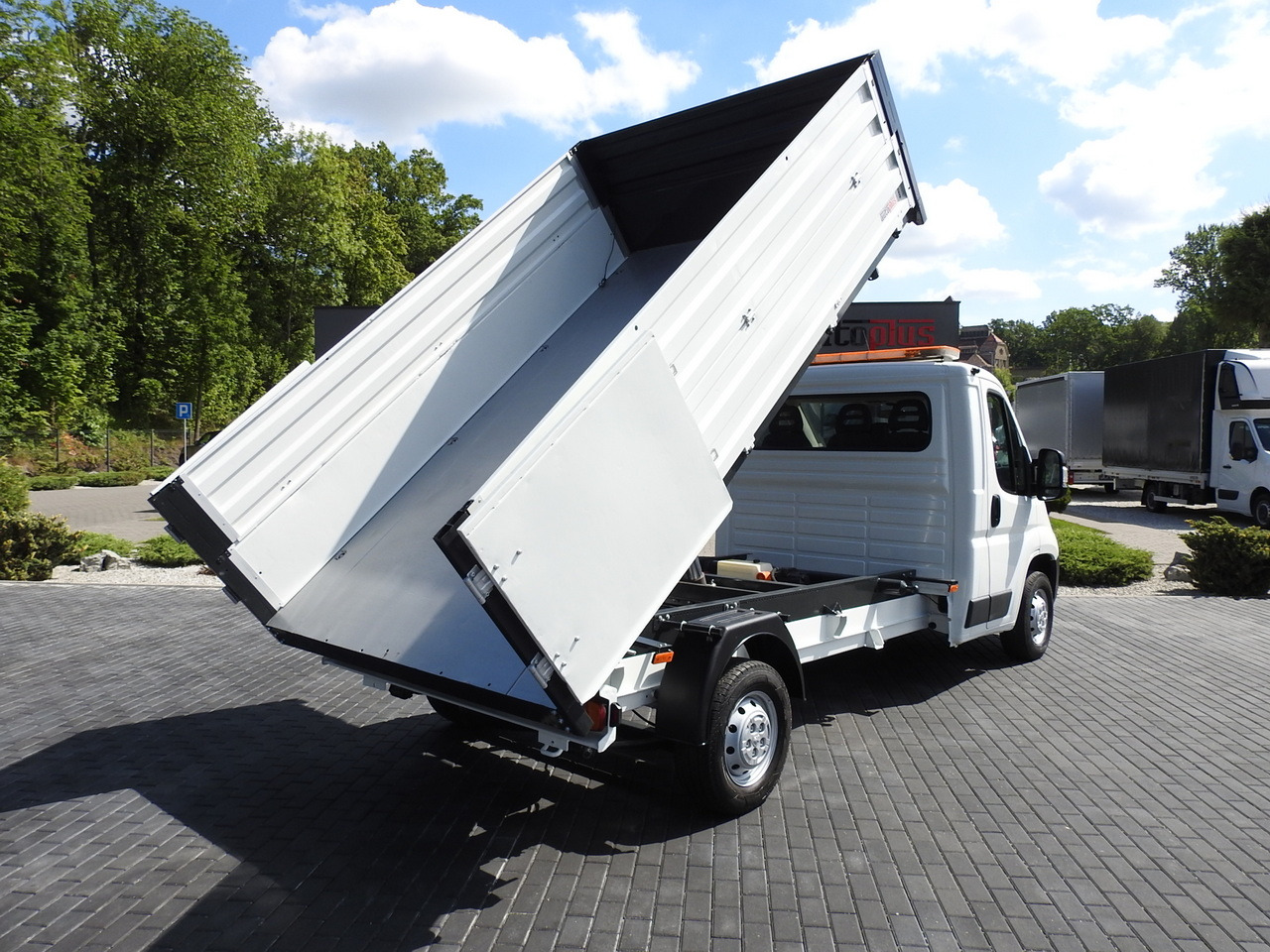 PEUGEOT BOXER THREE-WAY TIPPER AIR CONDITIONING 130HP - Van jungkit: gambar 3 PEUGEOT BOXER THREE-WAY TIPPER AIR CONDITIONING 130HP - Van jungkit: gambar 3