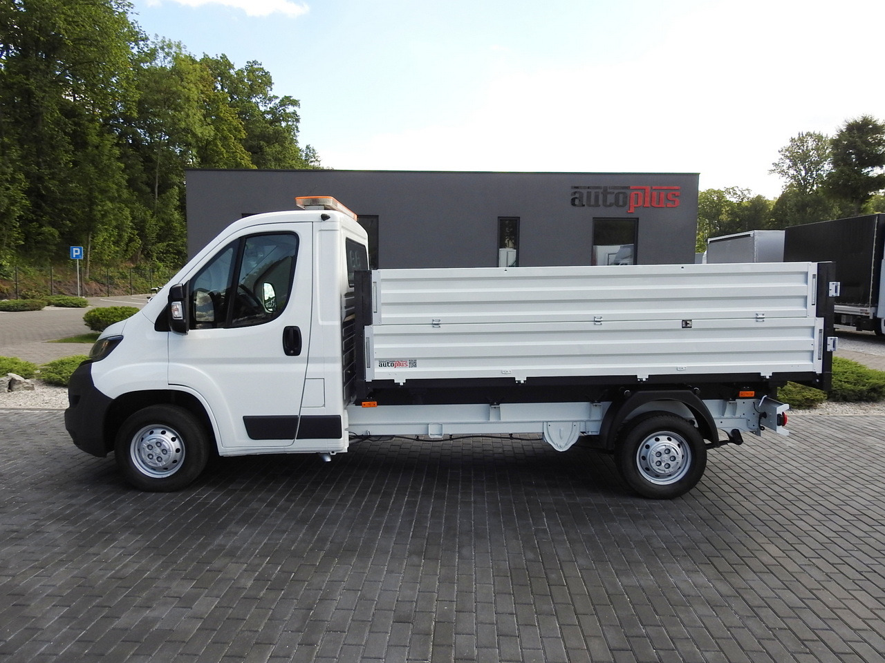 Leasing PEUGEOT BOXER THREE-WAY TIPPER AIR CONDITIONING 130HP PEUGEOT BOXER THREE-WAY TIPPER AIR CONDITIONING 130HP: gambar 10 Leasing PEUGEOT BOXER THREE-WAY TIPPER AIR CONDITIONING 130HP PEUGEOT BOXER THREE-WAY TIPPER AIR CONDITIONING 130HP: gambar 10