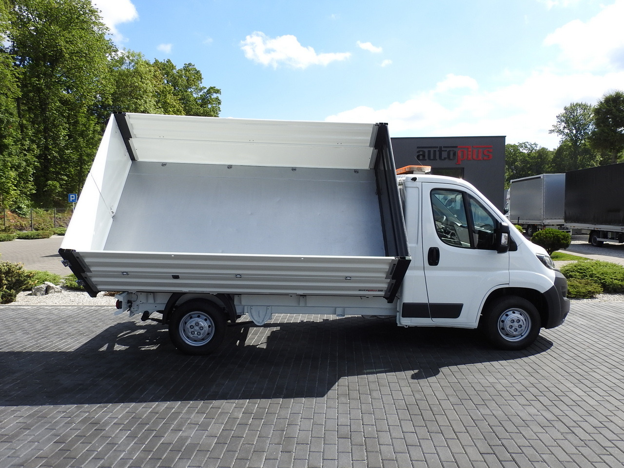 Leasing PEUGEOT BOXER THREE-WAY TIPPER AIR CONDITIONING 130HP PEUGEOT BOXER THREE-WAY TIPPER AIR CONDITIONING 130HP: gambar 8 Leasing PEUGEOT BOXER THREE-WAY TIPPER AIR CONDITIONING 130HP PEUGEOT BOXER THREE-WAY TIPPER AIR CONDITIONING 130HP: gambar 8