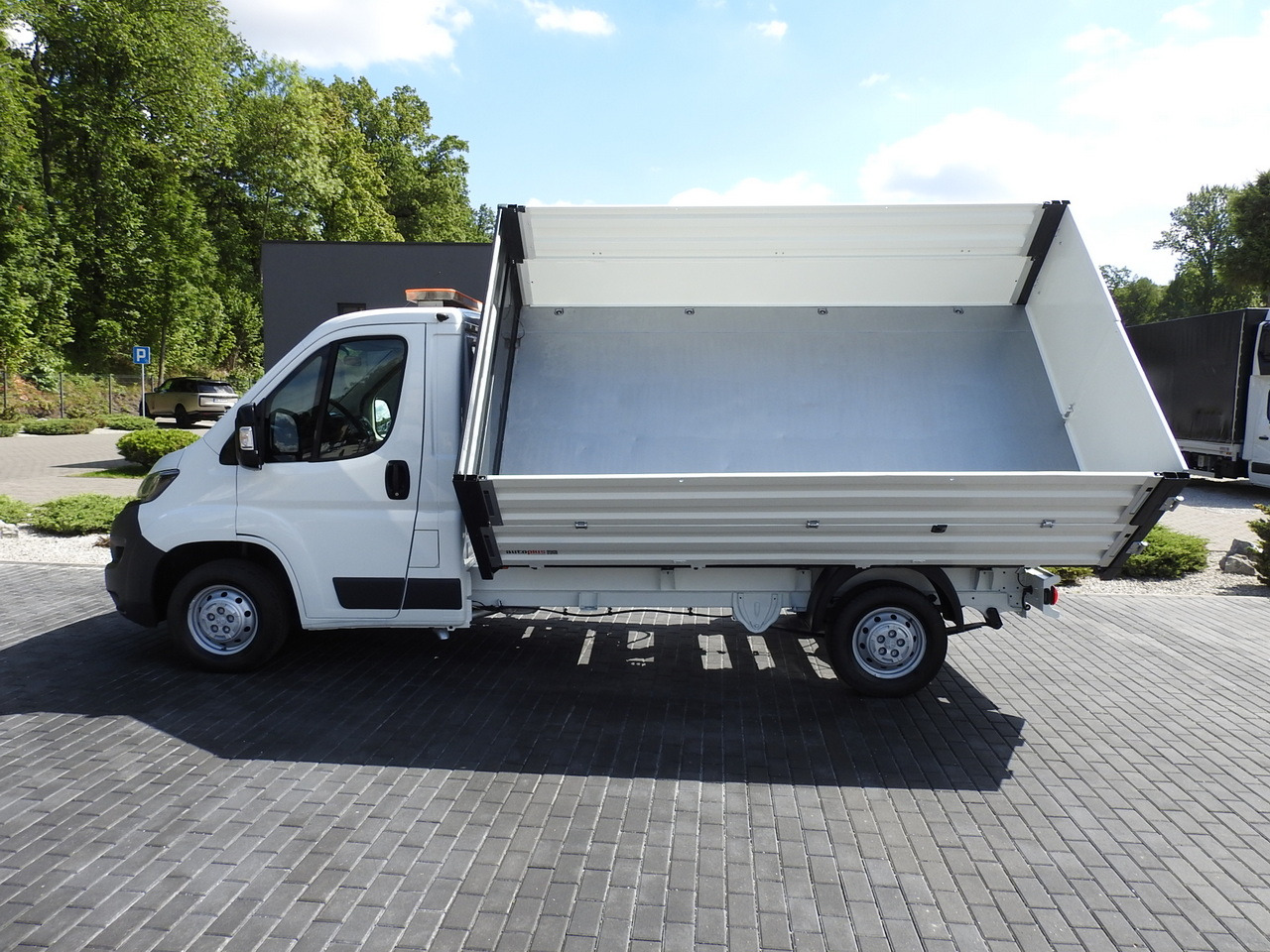 Leasing PEUGEOT BOXER THREE-WAY TIPPER AIR CONDITIONING 130HP PEUGEOT BOXER THREE-WAY TIPPER AIR CONDITIONING 130HP: gambar 9 Leasing PEUGEOT BOXER THREE-WAY TIPPER AIR CONDITIONING 130HP PEUGEOT BOXER THREE-WAY TIPPER AIR CONDITIONING 130HP: gambar 9