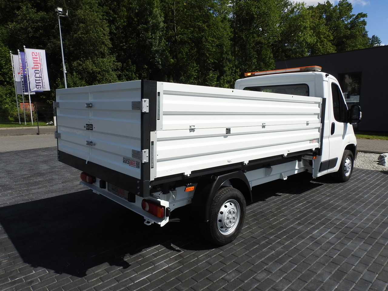 Leasing PEUGEOT BOXER THREE-WAY TIPPER AIR CONDITIONING 130HP PEUGEOT BOXER THREE-WAY TIPPER AIR CONDITIONING 130HP: gambar 16 Leasing PEUGEOT BOXER THREE-WAY TIPPER AIR CONDITIONING 130HP PEUGEOT BOXER THREE-WAY TIPPER AIR CONDITIONING 130HP: gambar 16