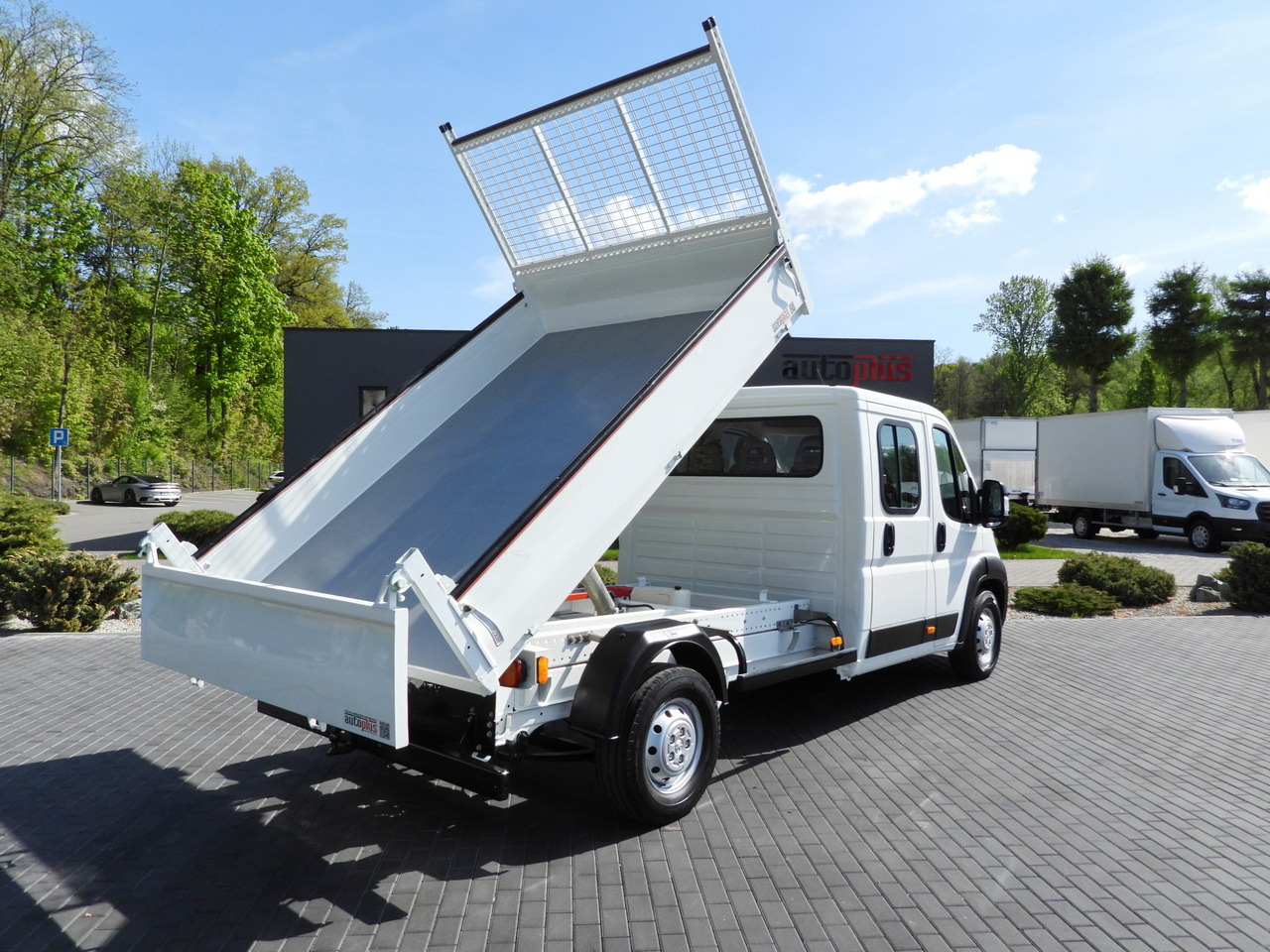 PEUGEOT BOXER TIPPER DOUBLE CABIN DOKA 7 SEATS CRUISE CONTROL AIR CONDITIONING 140HP - Van jungkit: gambar 3 PEUGEOT BOXER TIPPER DOUBLE CABIN DOKA 7 SEATS CRUISE CONTROL AIR CONDITIONING 140HP - Van jungkit: gambar 3