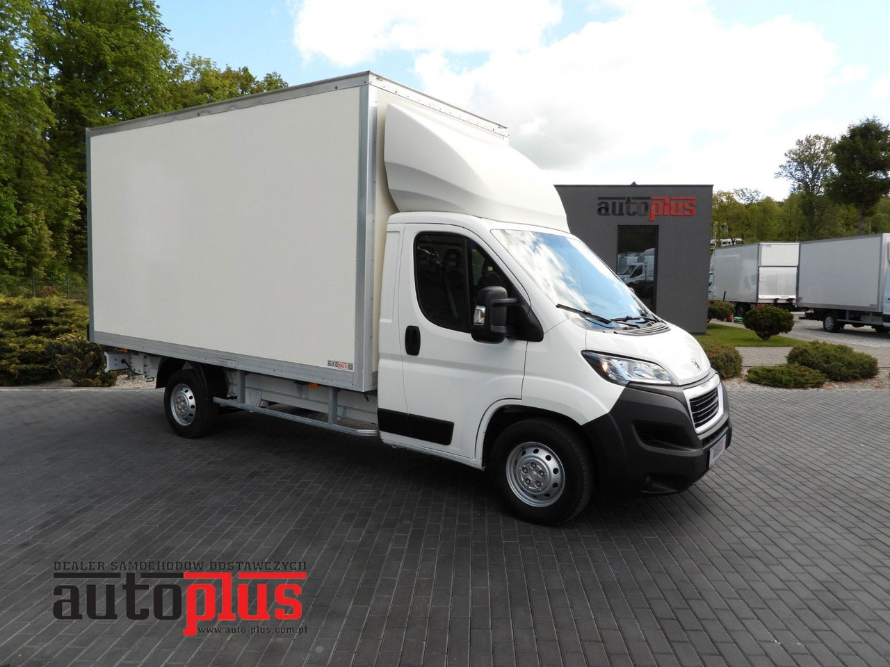 Peugeot BOXER KOFFER 8 PALETTEN TEMPOMAT KLIMAANLAGE Peugeot BOXER KOFFER 8 PALETTEN TEMPOMAT KLIMAANLAGE - Van box: gambar 1 Peugeot BOXER KOFFER 8 PALETTEN TEMPOMAT KLIMAANLAGE Peugeot BOXER KOFFER 8 PALETTEN TEMPOMAT KLIMAANLAGE - Van box: gambar 1
