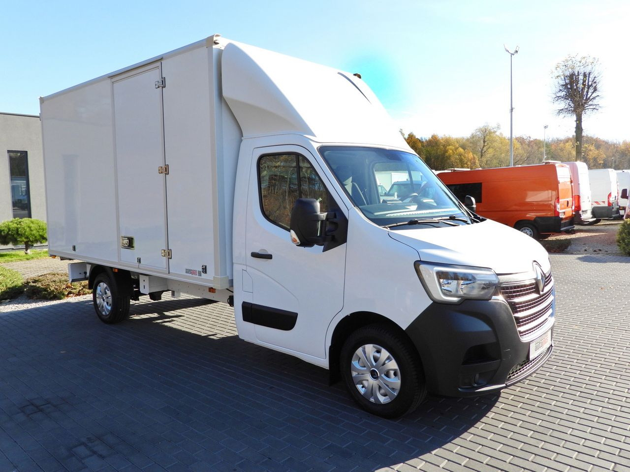RENAULT MASTER BOX 8 PALLETS CRUISE CONTROL NAVIGATION LED LIGHTS AIR CONDITIONING 145HP - Van box: gambar 4 RENAULT MASTER BOX 8 PALLETS CRUISE CONTROL NAVIGATION LED LIGHTS AIR CONDITIONING 145HP - Van box: gambar 4