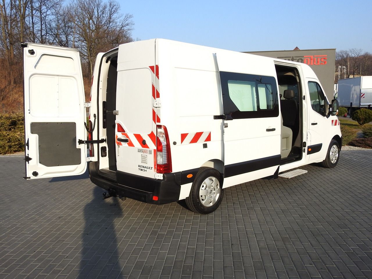 RENAULT MASTER BOX DELIVERY VAN 7 SEATS CRUISE CONTROL AIR CONDITIONING 130HP - Van panel: gambar 3 RENAULT MASTER BOX DELIVERY VAN 7 SEATS CRUISE CONTROL AIR CONDITIONING 130HP - Van panel: gambar 3