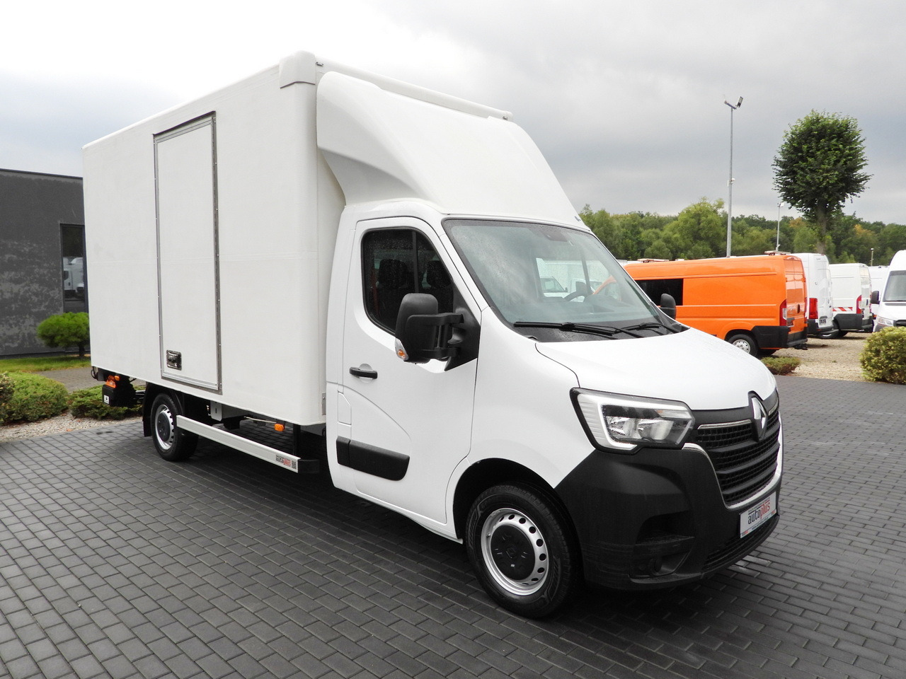 RENAULT MASTER BOX LIFT 8 PALLETS CRUISE CONTROL LED LIGHTS AIR CONDITIONING 145HP - Van box: gambar 4 RENAULT MASTER BOX LIFT 8 PALLETS CRUISE CONTROL LED LIGHTS AIR CONDITIONING 145HP - Van box: gambar 4