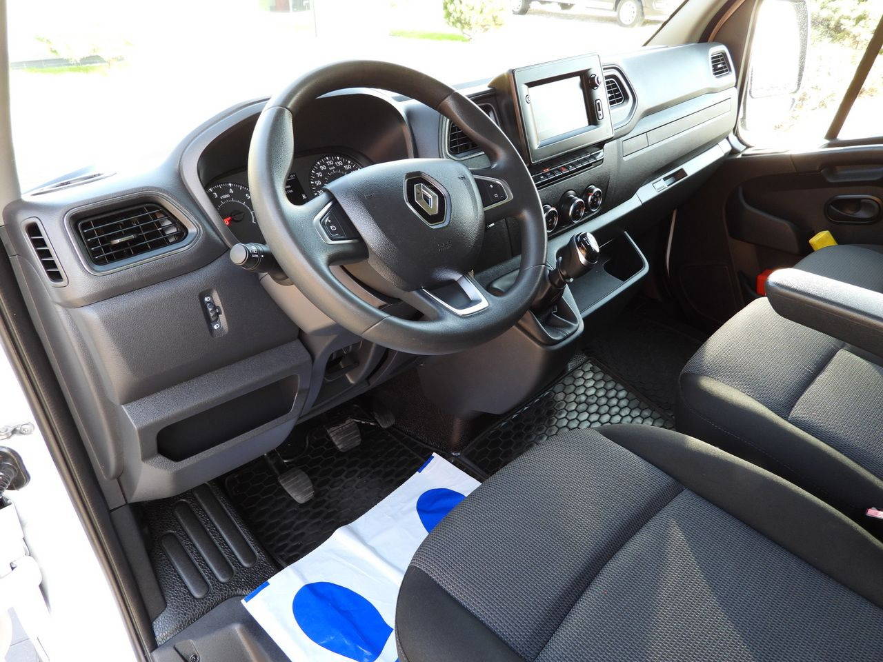 RENAULT MASTER BOX LIFT 8 PALLETS CRUISE CONTROL LED LIGHTS TWIN WHEELS AIR CONDITIONING 145HP - Van box: gambar 2 RENAULT MASTER BOX LIFT 8 PALLETS CRUISE CONTROL LED LIGHTS TWIN WHEELS AIR CONDITIONING 145HP - Van box: gambar 2