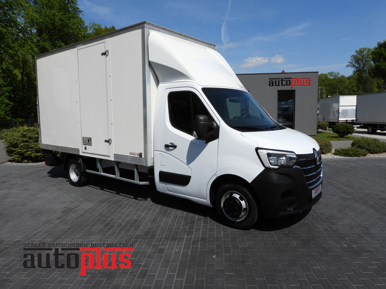 RENAULT MASTER BOX LIFT 8 PALLETS CRUISE CONTROL NAVIGATION LED LIGHTS TWIN WHEELS AIR CONDITIONING 145HP - Van box: gambar 1 RENAULT MASTER BOX LIFT 8 PALLETS CRUISE CONTROL NAVIGATION LED LIGHTS TWIN WHEELS AIR CONDITIONING 145HP - Van box: gambar 1