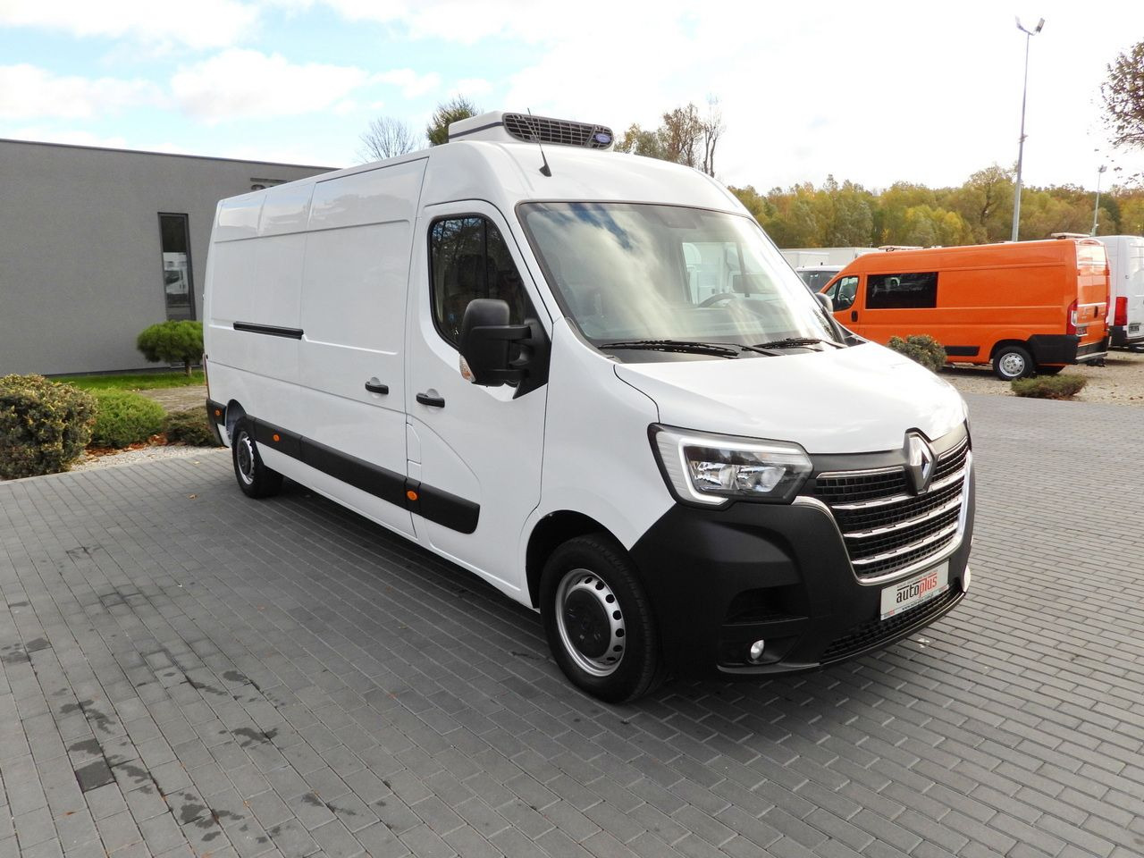 RENAULT MASTER REFRIGERATOR VAN 0*C CRUISE CONTROL LED LIGHTS AIR CONDITIONING  135HP - Van berpendingin: gambar 4 RENAULT MASTER REFRIGERATOR VAN 0*C CRUISE CONTROL LED LIGHTS AIR CONDITIONING  135HP - Van berpendingin: gambar 4