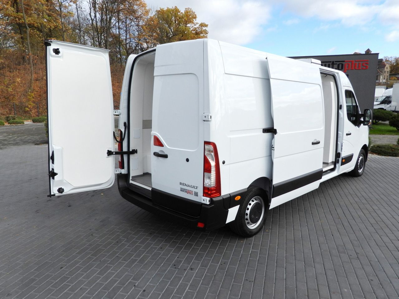 RENAULT MASTER REFRIGERATOR VAN 0*C CRUISE CONTROL LED LIGHTS AIR CONDITIONING  135HP - Van berpendingin: gambar 3 RENAULT MASTER REFRIGERATOR VAN 0*C CRUISE CONTROL LED LIGHTS AIR CONDITIONING  135HP - Van berpendingin: gambar 3