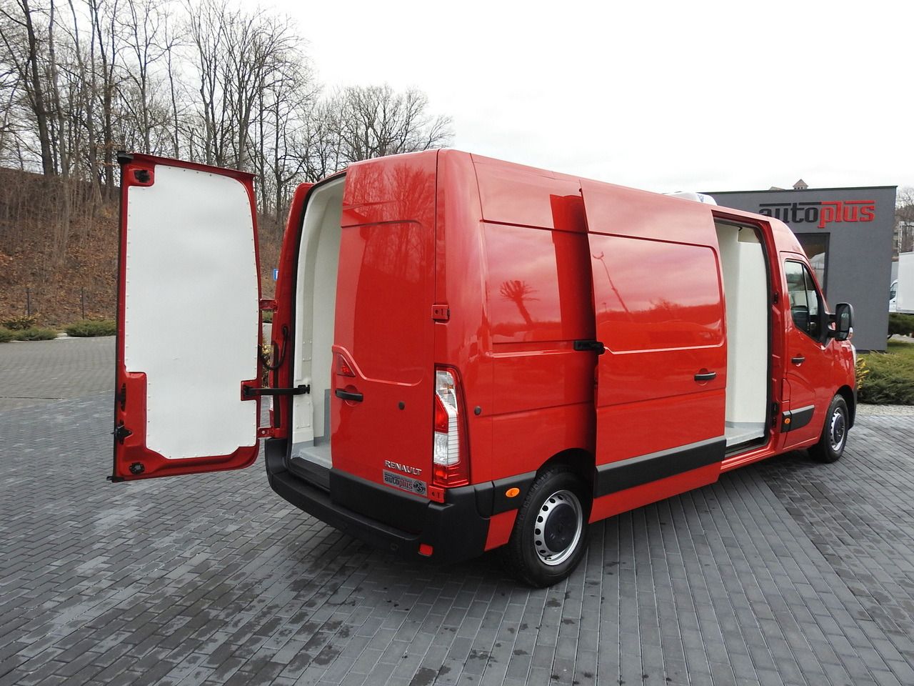 RENAULT MASTER REFRIGERATOR VAN 1*C CRUISE CONTROL AIR CONDITIONING LED LIGHTS 135HP - Van berpendingin: gambar 3 RENAULT MASTER REFRIGERATOR VAN 1*C CRUISE CONTROL AIR CONDITIONING LED LIGHTS 135HP - Van berpendingin: gambar 3