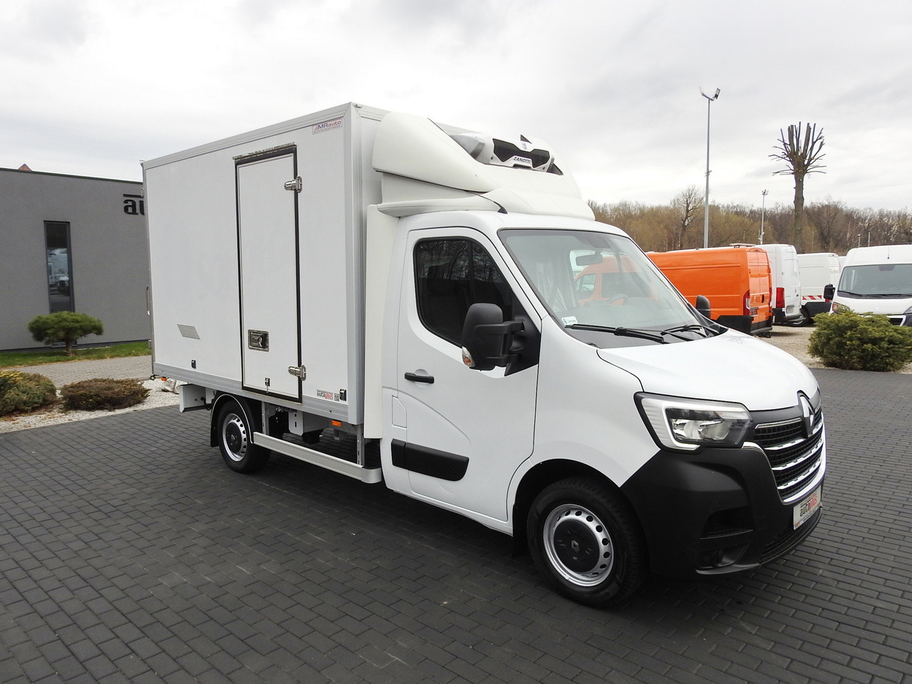 RENAULT MASTER REGRIGERATOR BOX 0*C LED LIGHTS AIR CONDITIONING 145HP - Van berpendingin: gambar 4 RENAULT MASTER REGRIGERATOR BOX 0*C LED LIGHTS AIR CONDITIONING 145HP - Van berpendingin: gambar 4