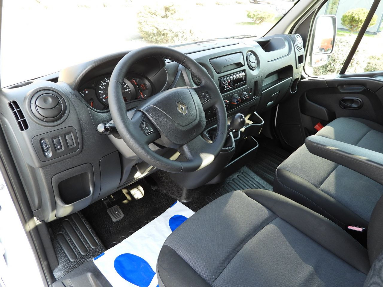 RENAULT MASTER STAKE BODY 10 PALLETS CRUISE CONTROL TWIN WHEELS AIR CONDITIONING 165HP - Van flatbed: gambar 2 RENAULT MASTER STAKE BODY 10 PALLETS CRUISE CONTROL TWIN WHEELS AIR CONDITIONING 165HP - Van flatbed: gambar 2