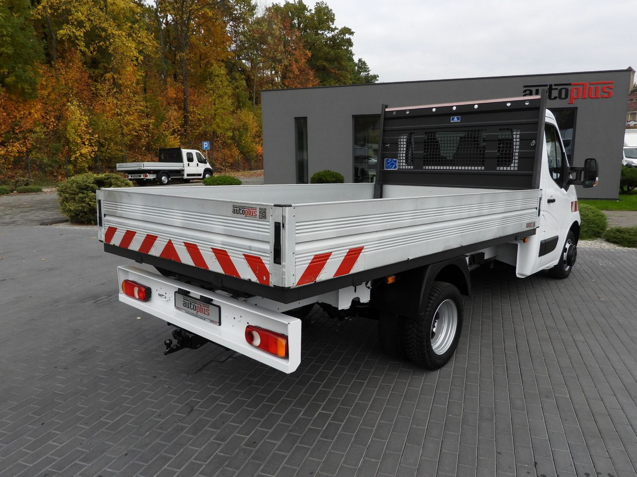 RENAULT MASTER STAKE BODY CRUISE CONTROL NAVIGATION TWIN WHEELS AIR CONDITIONING 130HP - Van flatbed: gambar 3 RENAULT MASTER STAKE BODY CRUISE CONTROL NAVIGATION TWIN WHEELS AIR CONDITIONING 130HP - Van flatbed: gambar 3