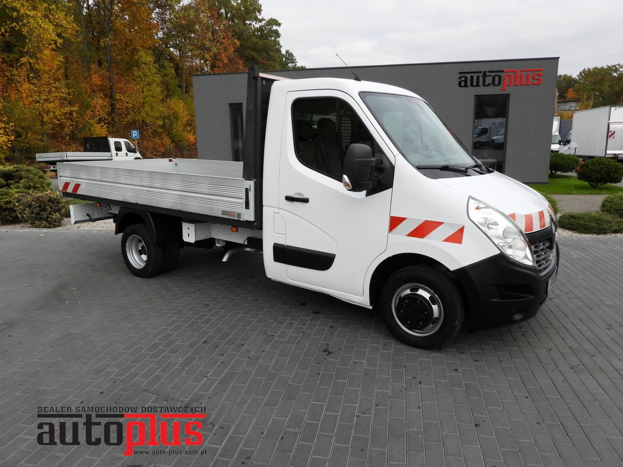 RENAULT MASTER STAKE BODY CRUISE CONTROL NAVIGATION TWIN WHEELS AIR CONDITIONING 130HP - Van flatbed: gambar 1 RENAULT MASTER STAKE BODY CRUISE CONTROL NAVIGATION TWIN WHEELS AIR CONDITIONING 130HP - Van flatbed: gambar 1