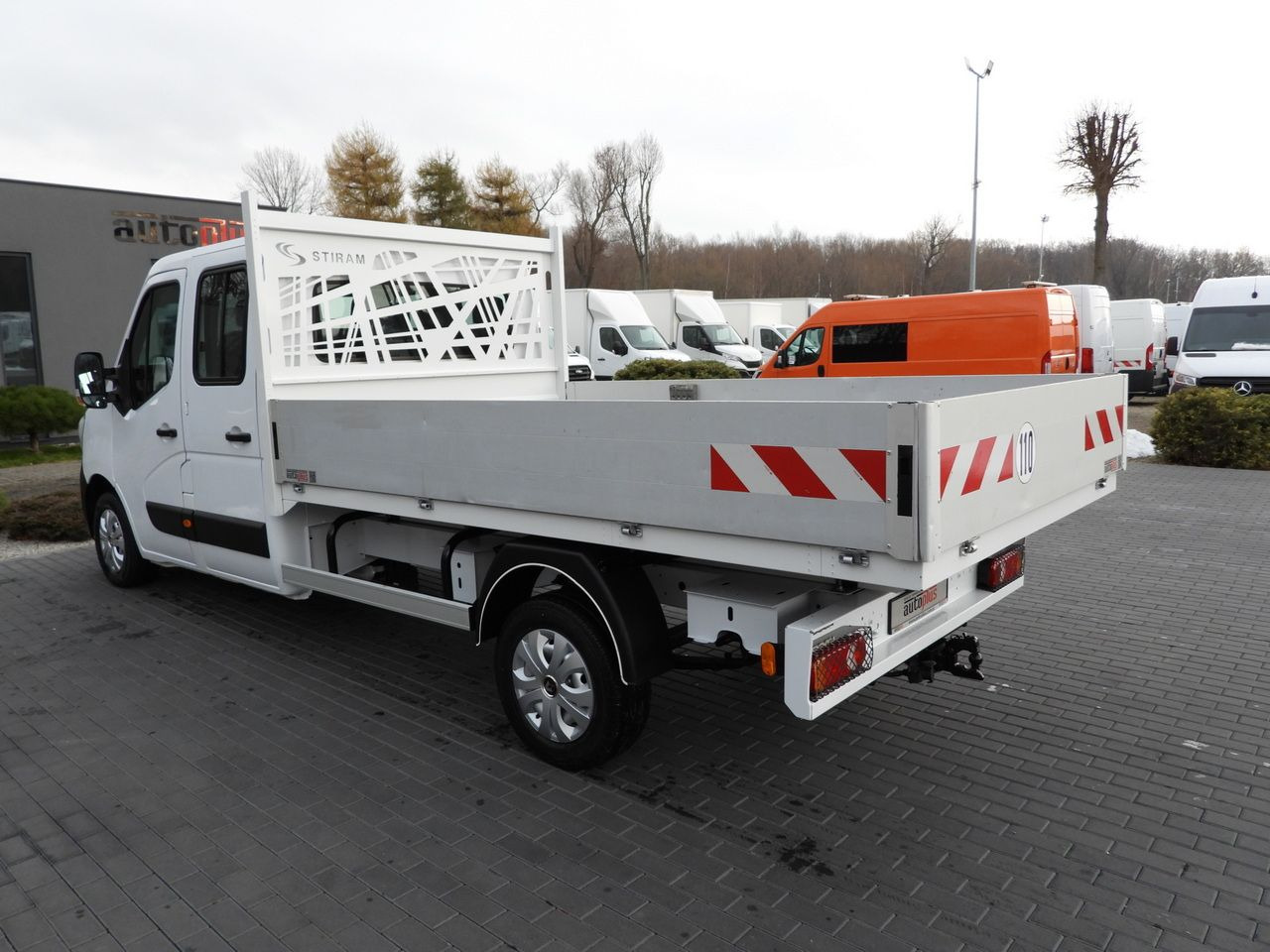 Van kombi RENAULT MASTER STAKE BODY DOUBLE CABIN DOKA 6 SEATS CRUISE CONTROL NAVIGATION LED LIGHTS AIR CONDITIONING 150HP: gambar 9 Van kombi RENAULT MASTER STAKE BODY DOUBLE CABIN DOKA 6 SEATS CRUISE CONTROL NAVIGATION LED LIGHTS AIR CONDITIONING 150HP: gambar 9