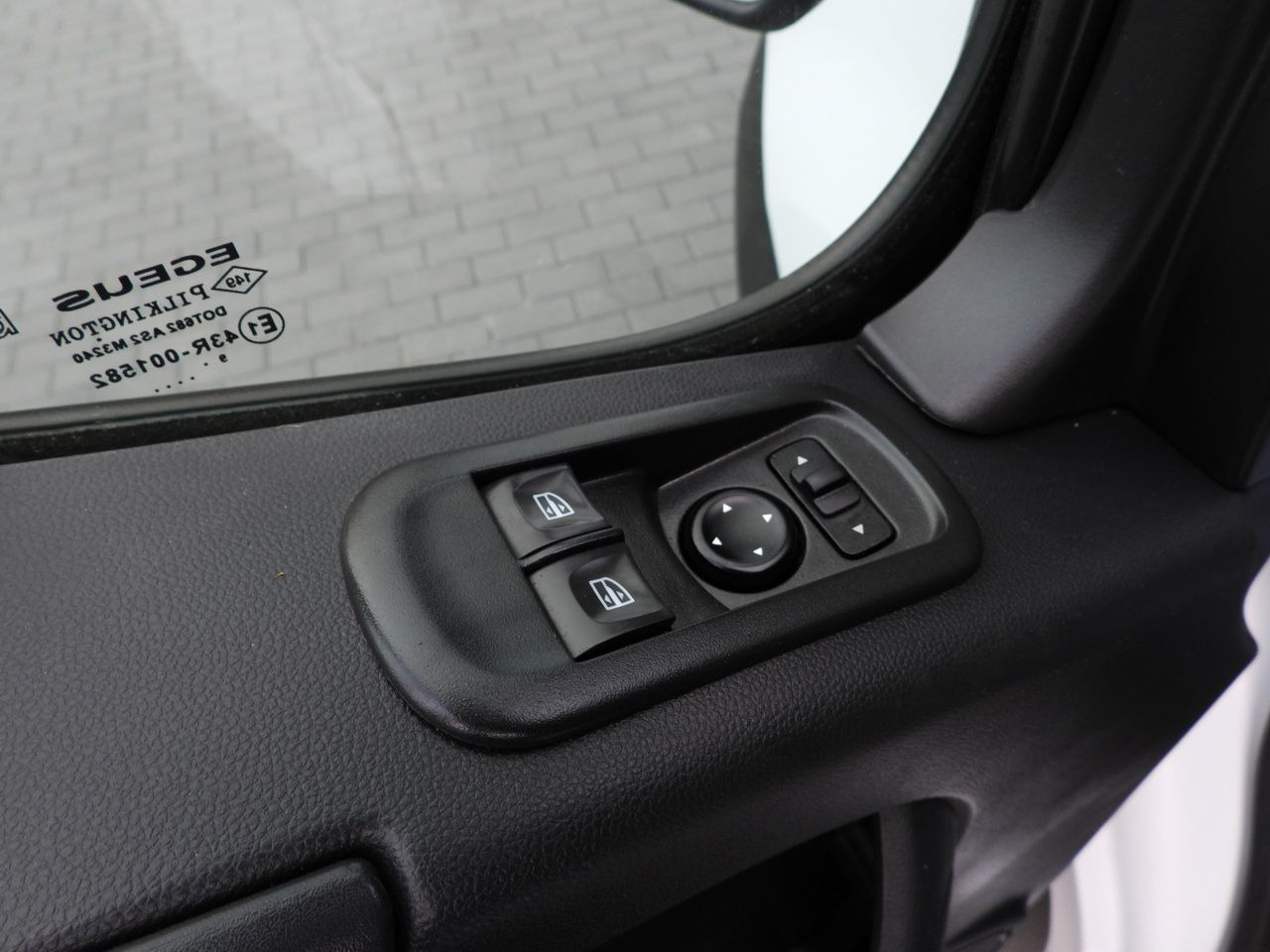 Van kombi RENAULT MASTER STAKE BODY DOUBLE CABIN DOKA 6 SEATS CRUISE CONTROL NAVIGATION LED LIGHTS AIR CONDITIONING 150HP: gambar 22 Van kombi RENAULT MASTER STAKE BODY DOUBLE CABIN DOKA 6 SEATS CRUISE CONTROL NAVIGATION LED LIGHTS AIR CONDITIONING 150HP: gambar 22