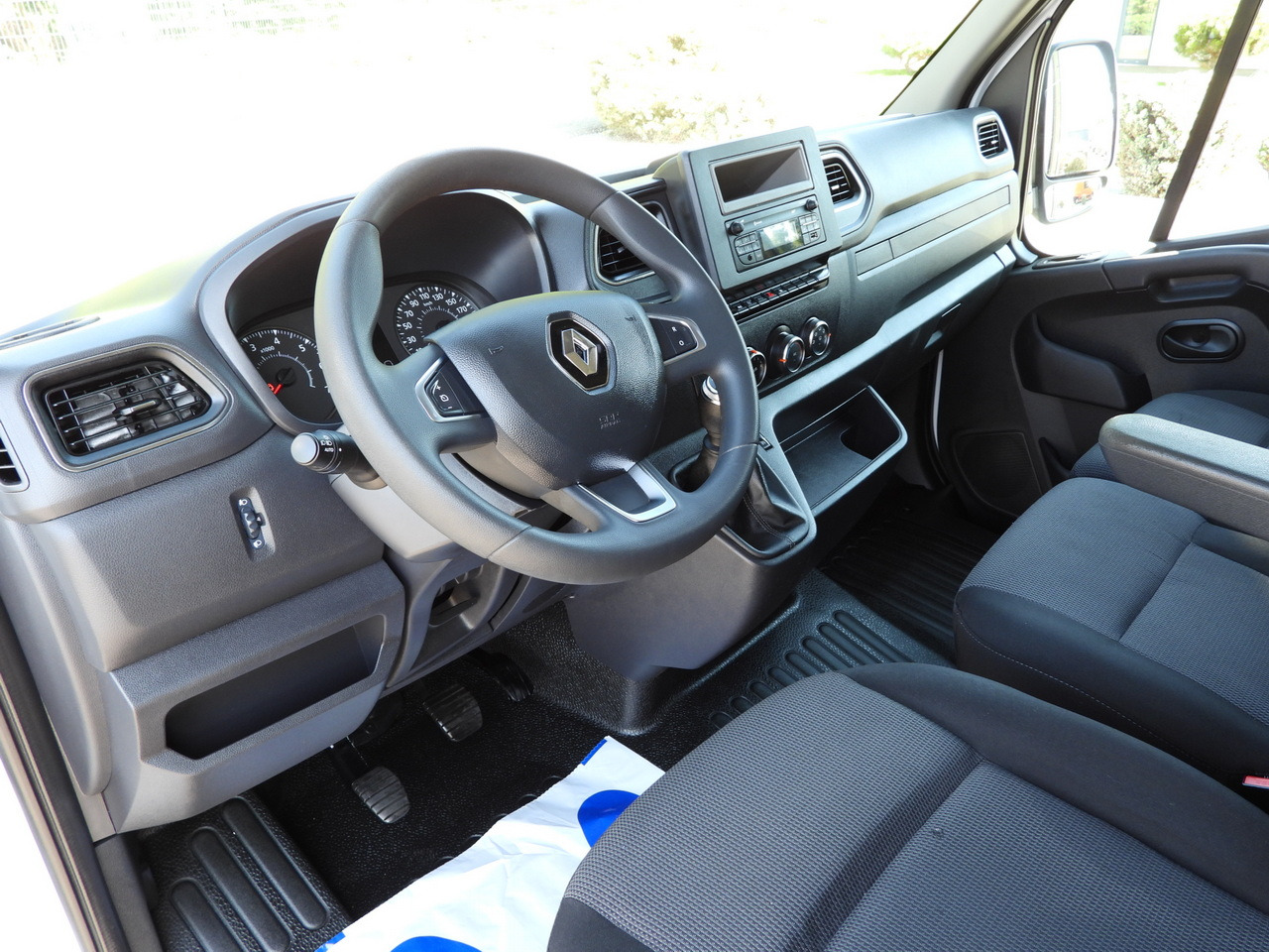 RENAULT MASTER TARPAULIN 10 PALLETS WEBASTO CRUISE CONTROL LED LIGHTS AIR CONDITIONING 165HP - Van dengan terpal samping: gambar 2 RENAULT MASTER TARPAULIN 10 PALLETS WEBASTO CRUISE CONTROL LED LIGHTS AIR CONDITIONING 165HP - Van dengan terpal samping: gambar 2