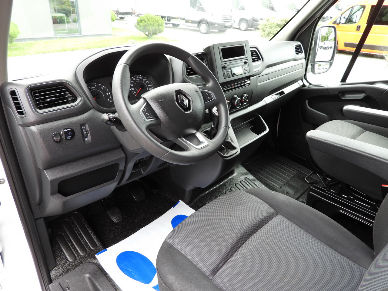 RENAULT MASTER TARPAULIN 10 PALLETS WEBASTO CRUISE CONTROL LED LIGHTS PNEUMATICS AIR CONDITIONING 165HP - Van dengan terpal samping: gambar 2 RENAULT MASTER TARPAULIN 10 PALLETS WEBASTO CRUISE CONTROL LED LIGHTS PNEUMATICS AIR CONDITIONING 165HP - Van dengan terpal samping: gambar 2