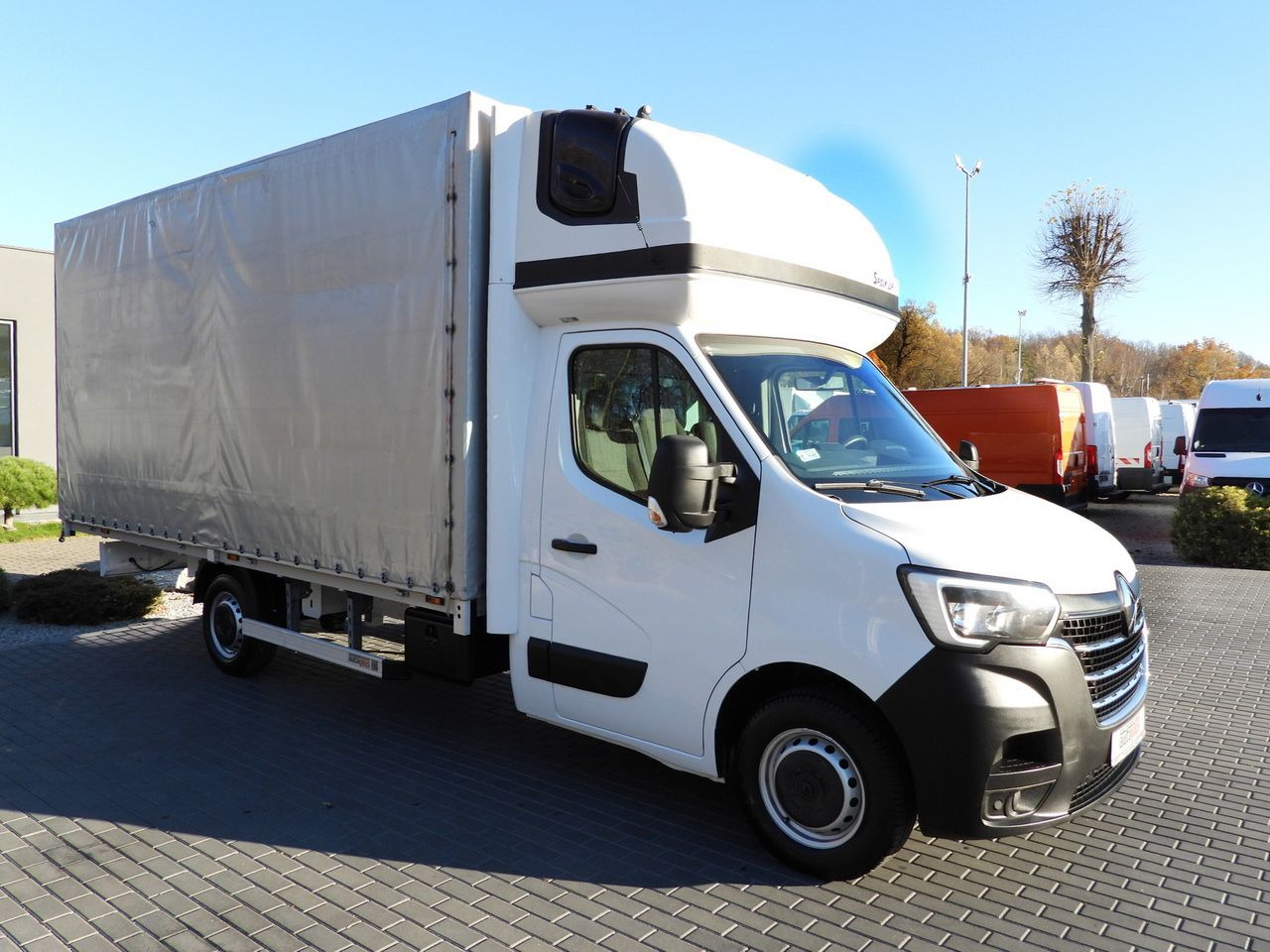 RENAULT MASTER TARPAULIN 10 PALLETS WEBASTO CRUISE CONTROL LED LIGHTS PNEUMATICS AIR CONDITIONING 165HP - Van dengan terpal samping: gambar 4 RENAULT MASTER TARPAULIN 10 PALLETS WEBASTO CRUISE CONTROL LED LIGHTS PNEUMATICS AIR CONDITIONING 165HP - Van dengan terpal samping: gambar 4