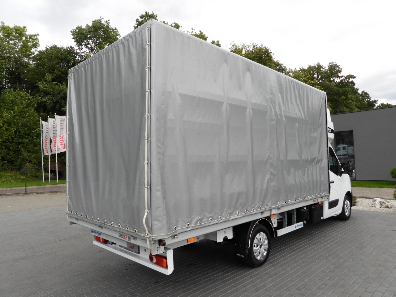 RENAULT MASTER TARPAULIN 10 PALLETS WEBASTO CRUISE CONTROL LED LIGHTS PNEUMATICS AIR CONDITIONING 165HP - Van dengan terpal samping: gambar 3 RENAULT MASTER TARPAULIN 10 PALLETS WEBASTO CRUISE CONTROL LED LIGHTS PNEUMATICS AIR CONDITIONING 165HP - Van dengan terpal samping: gambar 3