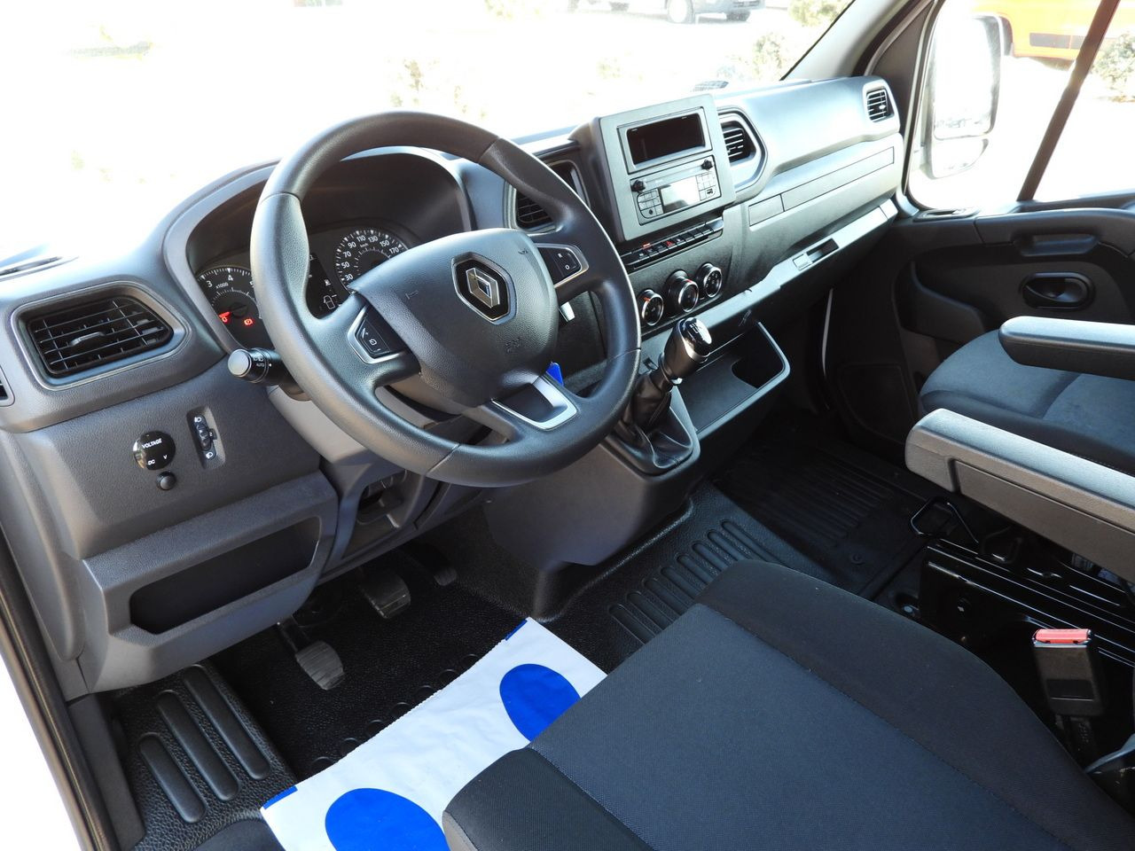 RENAULT MASTER TARPAULIN 10 PALLETS WEBASTO CRUISE CONTROL LED LIGHTS PNEUMATICS AIR CONDITIONING 165HP - Van dengan terpal samping: gambar 2 RENAULT MASTER TARPAULIN 10 PALLETS WEBASTO CRUISE CONTROL LED LIGHTS PNEUMATICS AIR CONDITIONING 165HP - Van dengan terpal samping: gambar 2