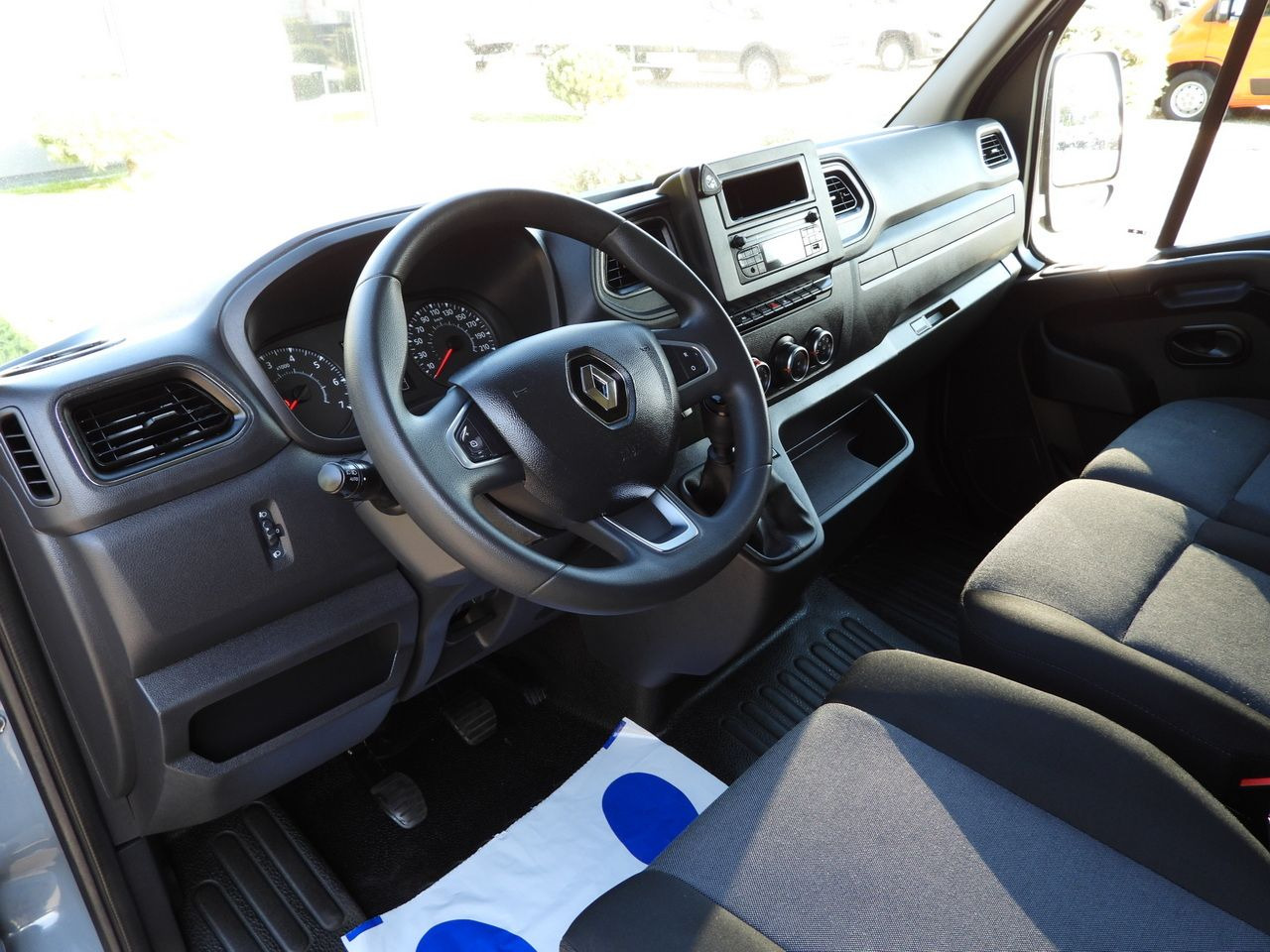 RENAULT MASTER TARPAULIN 10 PALLETS WEBASTO CRUISE CONTROL LED LIGHTS PNEUMATICS AIR CONDITIONING 165HP - Van dengan terpal samping: gambar 2 RENAULT MASTER TARPAULIN 10 PALLETS WEBASTO CRUISE CONTROL LED LIGHTS PNEUMATICS AIR CONDITIONING 165HP - Van dengan terpal samping: gambar 2