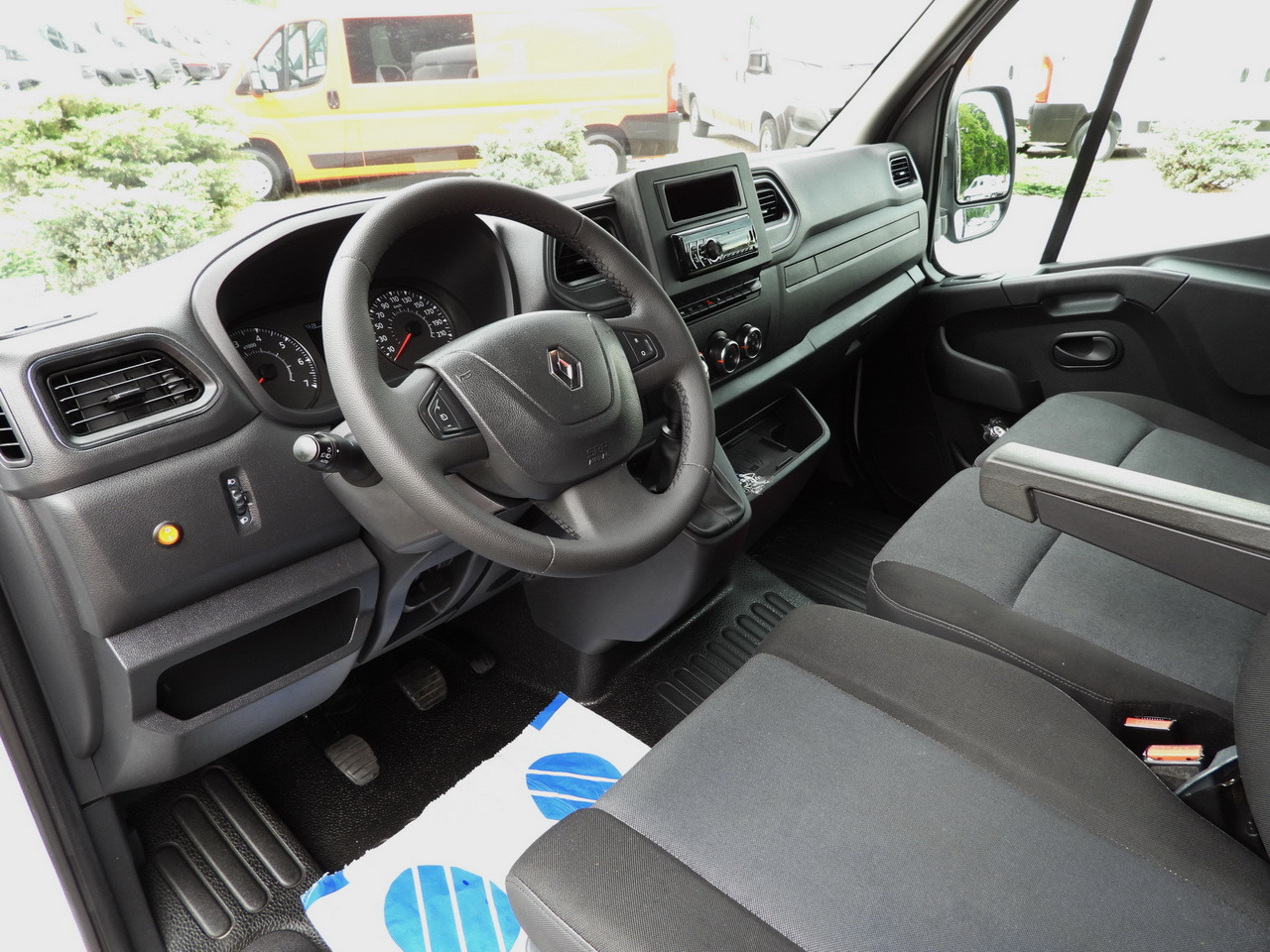 RENAULT MASTER TARPAULIN LIFT 10 PALLETS WEBASTO CRUISE CONTROL LED LIGHTS PNEUMATICS AIR CONDITIONING 165HP - Van dengan terpal samping: gambar 2 RENAULT MASTER TARPAULIN LIFT 10 PALLETS WEBASTO CRUISE CONTROL LED LIGHTS PNEUMATICS AIR CONDITIONING 165HP - Van dengan terpal samping: gambar 2