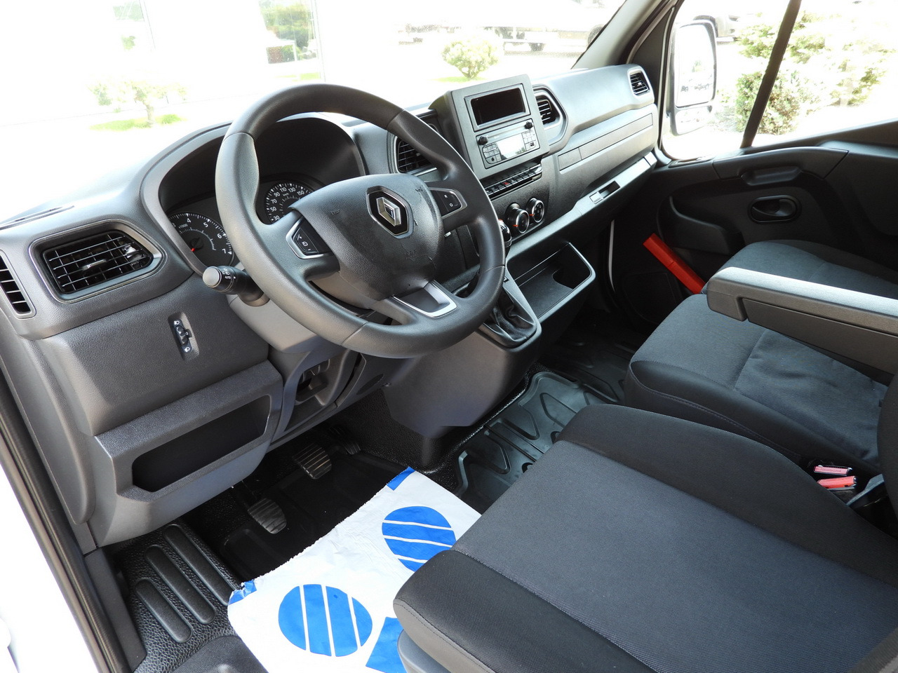 RENAULT MASTER TARPAULIN LIFT 10 PALLETS WEBASTO CRUISE CONTROL LED LIGHTS PNEUMATICS AIR CONDITIONING 165HP - Van dengan terpal samping: gambar 2 RENAULT MASTER TARPAULIN LIFT 10 PALLETS WEBASTO CRUISE CONTROL LED LIGHTS PNEUMATICS AIR CONDITIONING 165HP - Van dengan terpal samping: gambar 2