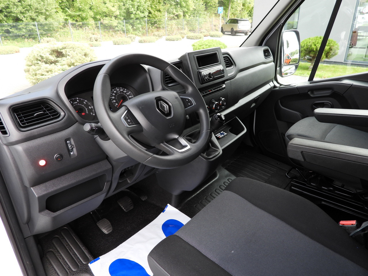 RENAULT MASTER TARPAULIN LIFT 8 PALLETS CRUISE CONTROL LED LIGHTS AIR CONDITIONING 145HP - Van dengan terpal samping: gambar 2 RENAULT MASTER TARPAULIN LIFT 8 PALLETS CRUISE CONTROL LED LIGHTS AIR CONDITIONING 145HP - Van dengan terpal samping: gambar 2